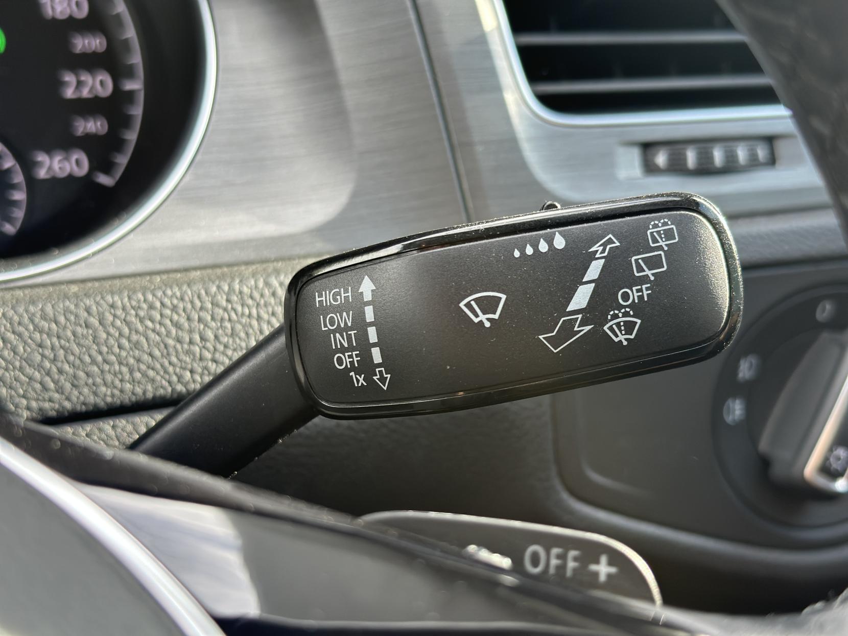 Volkswagen Golf 1.2 TSI BlueMotion Tech S Hatchback 5dr Petrol DSG Euro 5 (s/s) (105 ps)