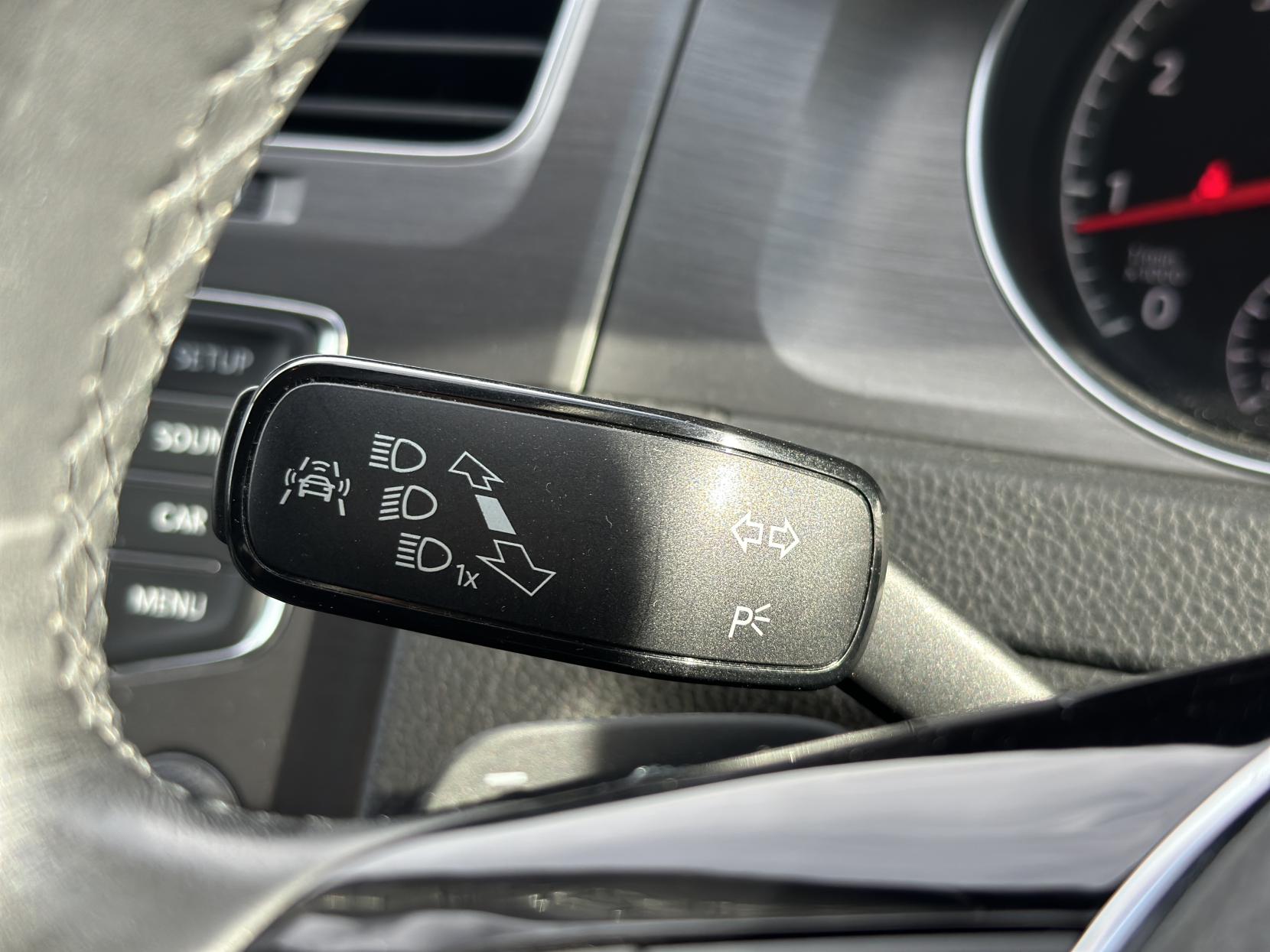 Volkswagen Golf 1.2 TSI BlueMotion Tech S Hatchback 5dr Petrol DSG Euro 5 (s/s) (105 ps)