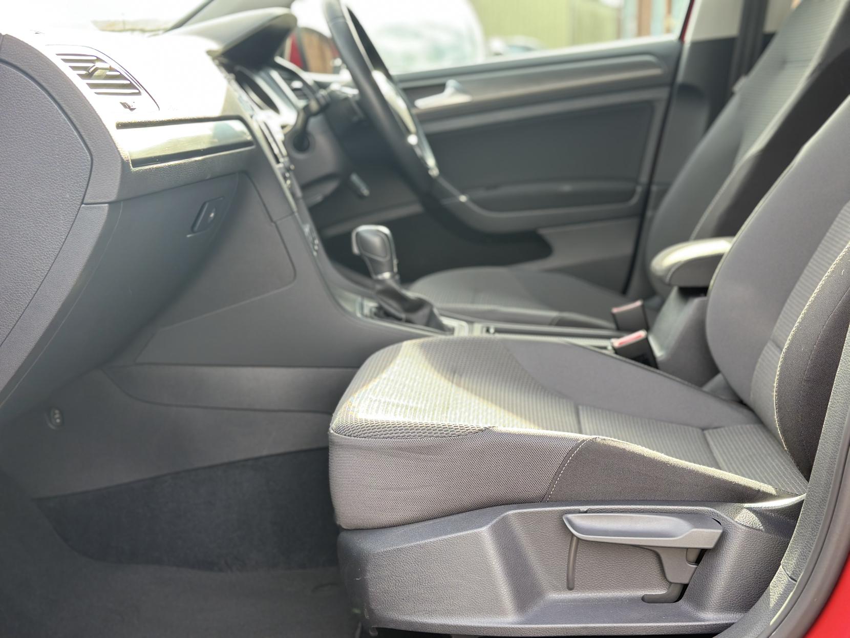 Volkswagen Golf 1.2 TSI BlueMotion Tech S Hatchback 5dr Petrol DSG Euro 5 (s/s) (105 ps)