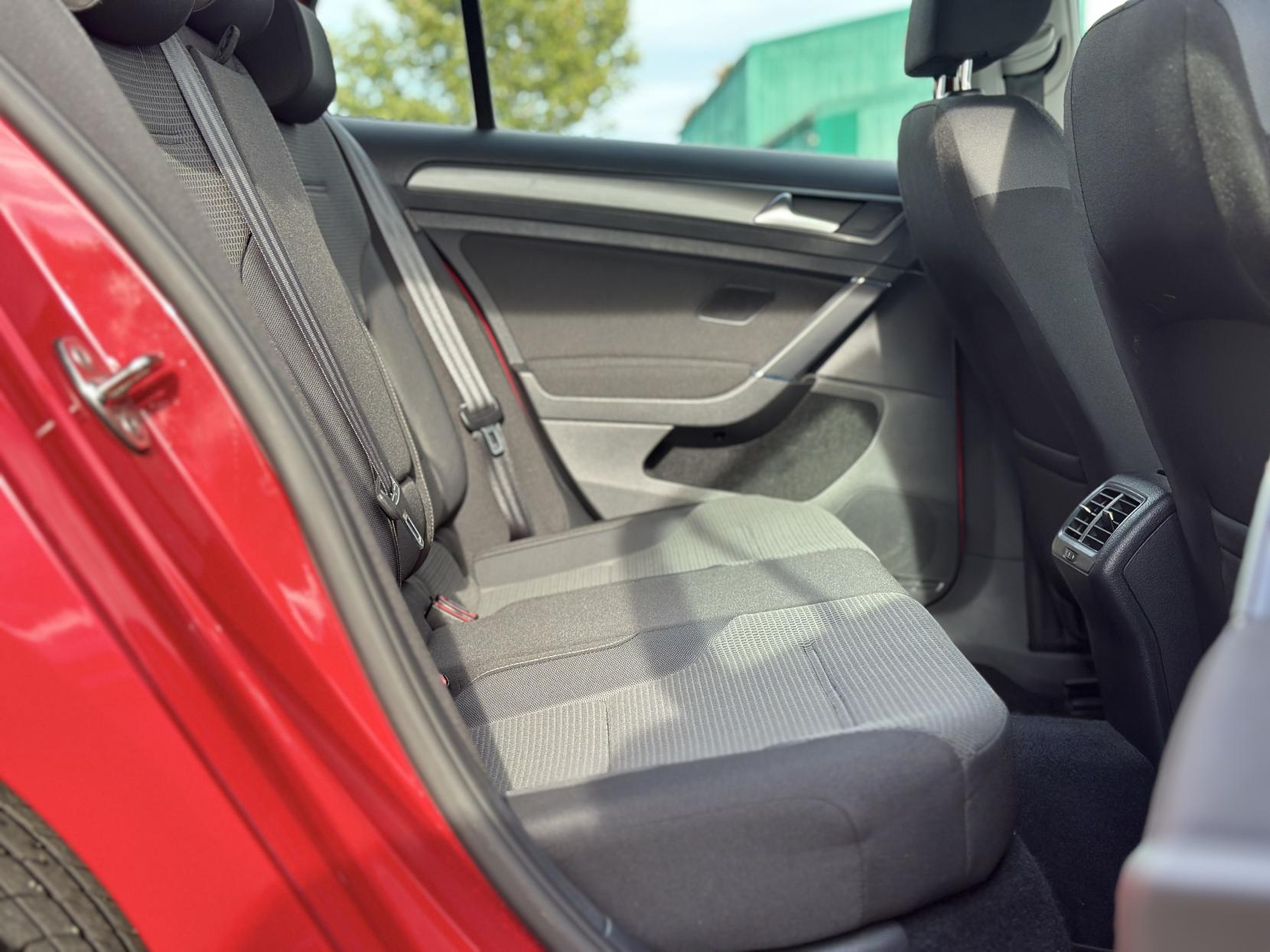 Volkswagen Golf 1.2 TSI BlueMotion Tech S Hatchback 5dr Petrol DSG Euro 5 (s/s) (105 ps)