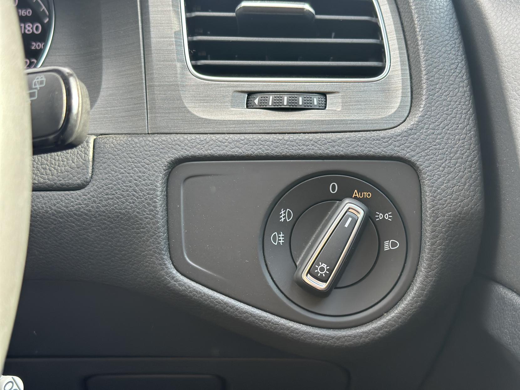 Volkswagen Golf 1.2 TSI BlueMotion Tech S Hatchback 5dr Petrol DSG Euro 5 (s/s) (105 ps)