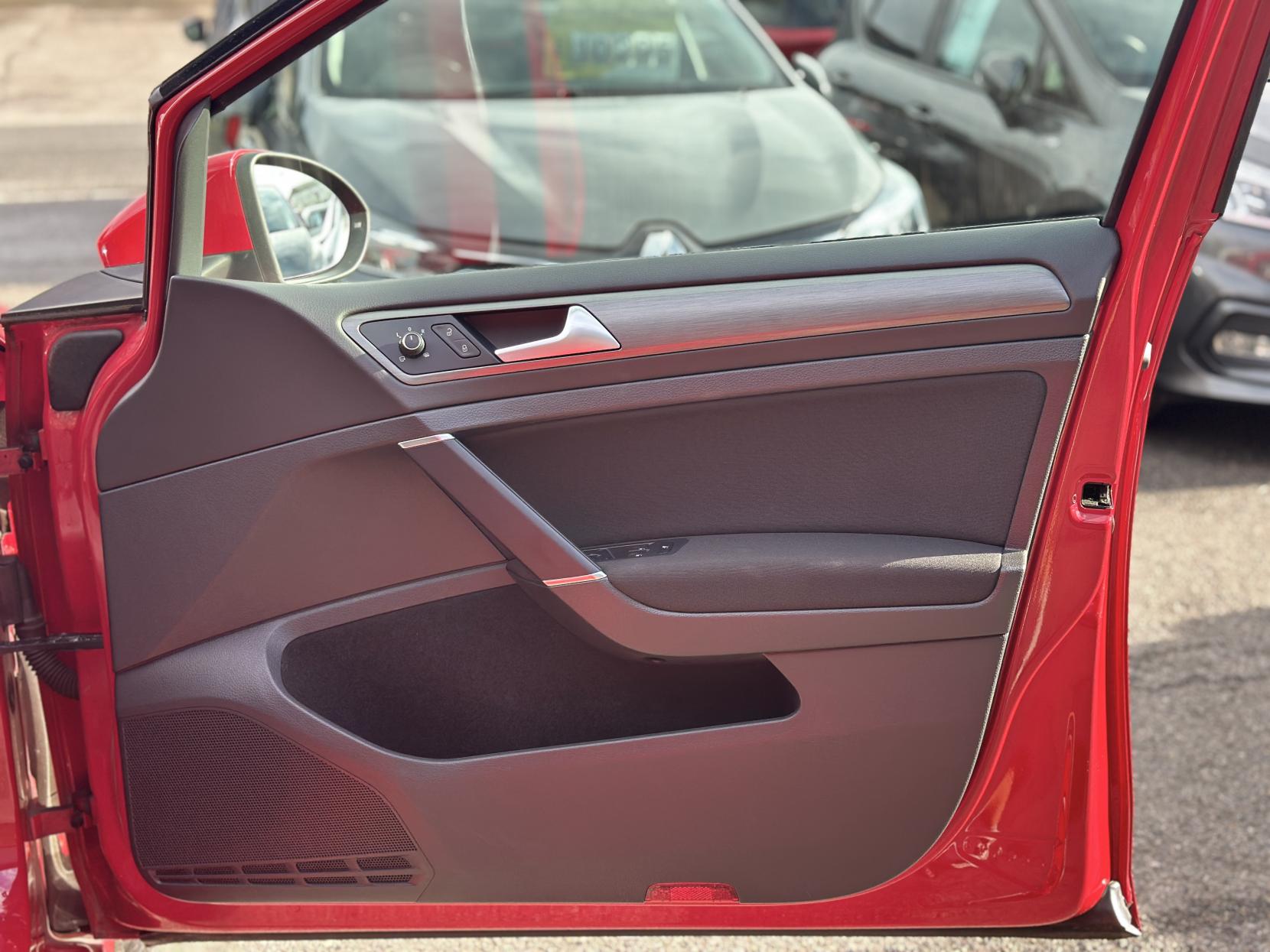 Volkswagen Golf 1.2 TSI BlueMotion Tech S Hatchback 5dr Petrol DSG Euro 5 (s/s) (105 ps)