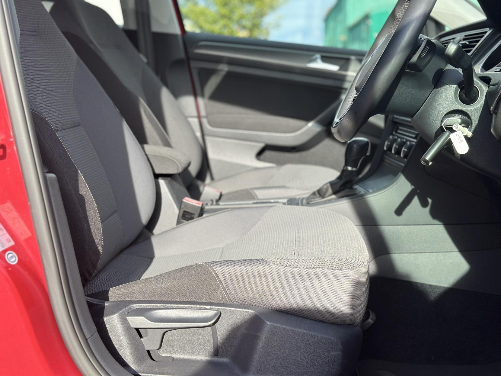 Volkswagen Golf 1.2 TSI BlueMotion Tech S Hatchback 5dr Petrol DSG Euro 5 (s/s) (105 ps)