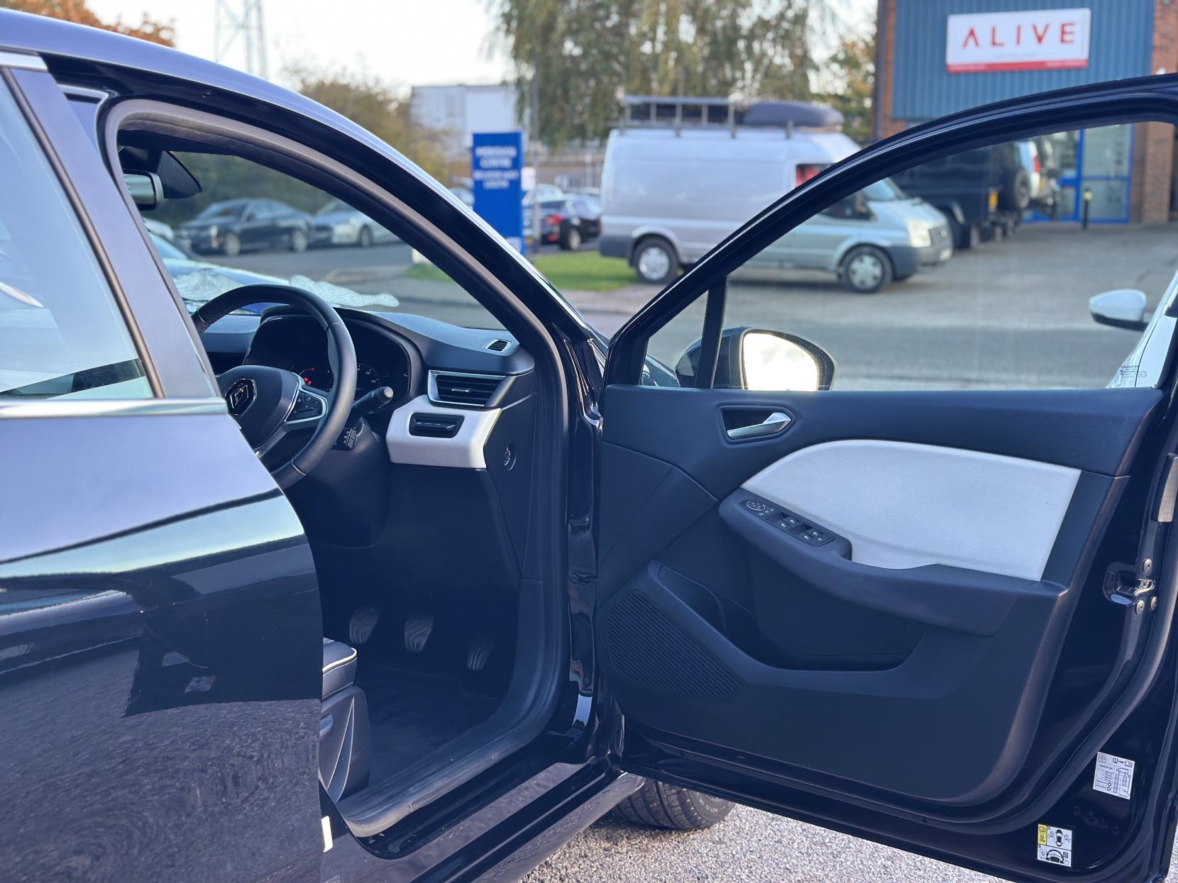 Renault Clio 1.0 TCe S Edition Hatchback 5dr Petrol Manual Euro 6 (s/s) (90 ps)