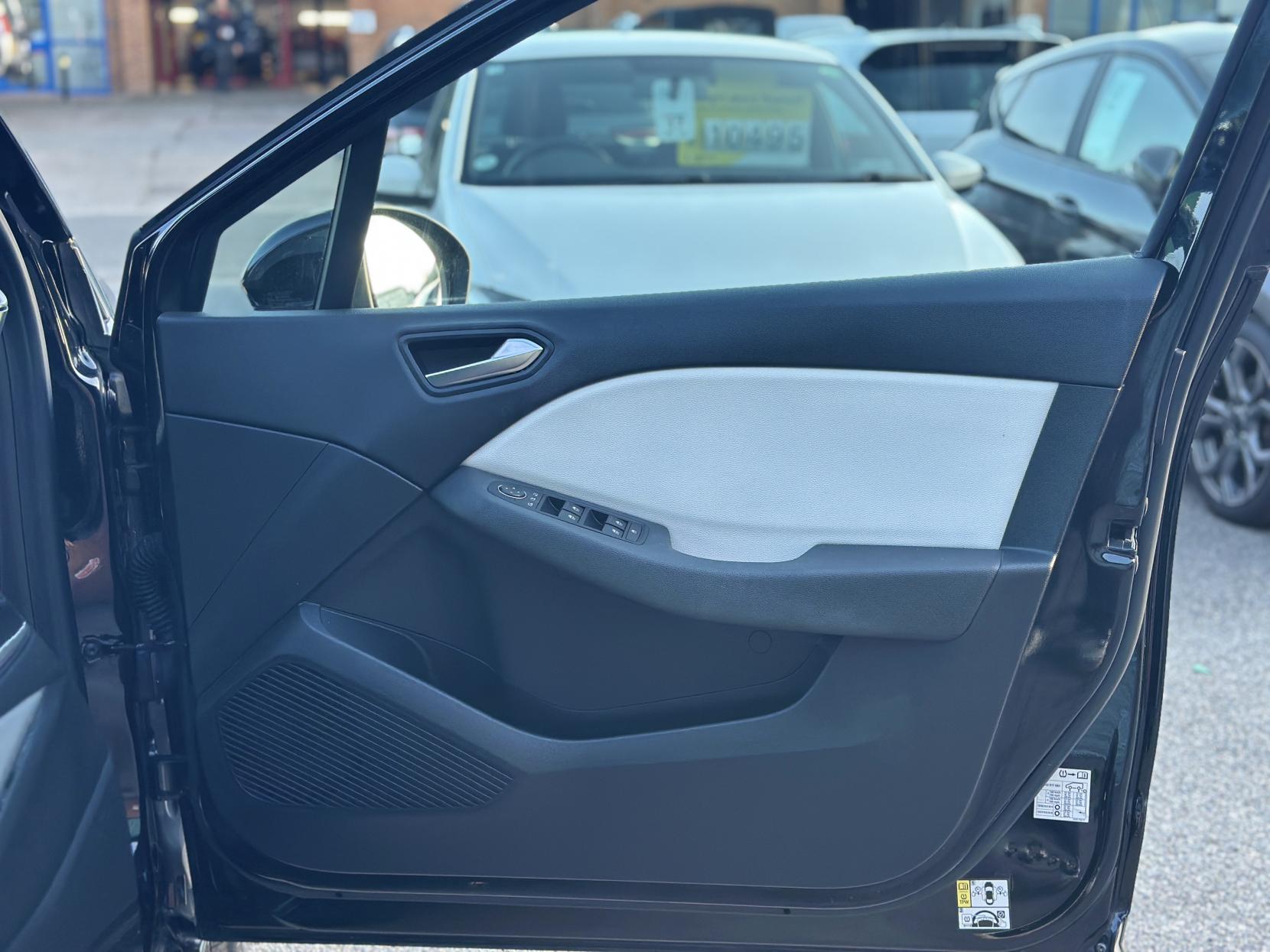 Renault Clio 1.0 TCe S Edition Hatchback 5dr Petrol Manual Euro 6 (s/s) (90 ps)