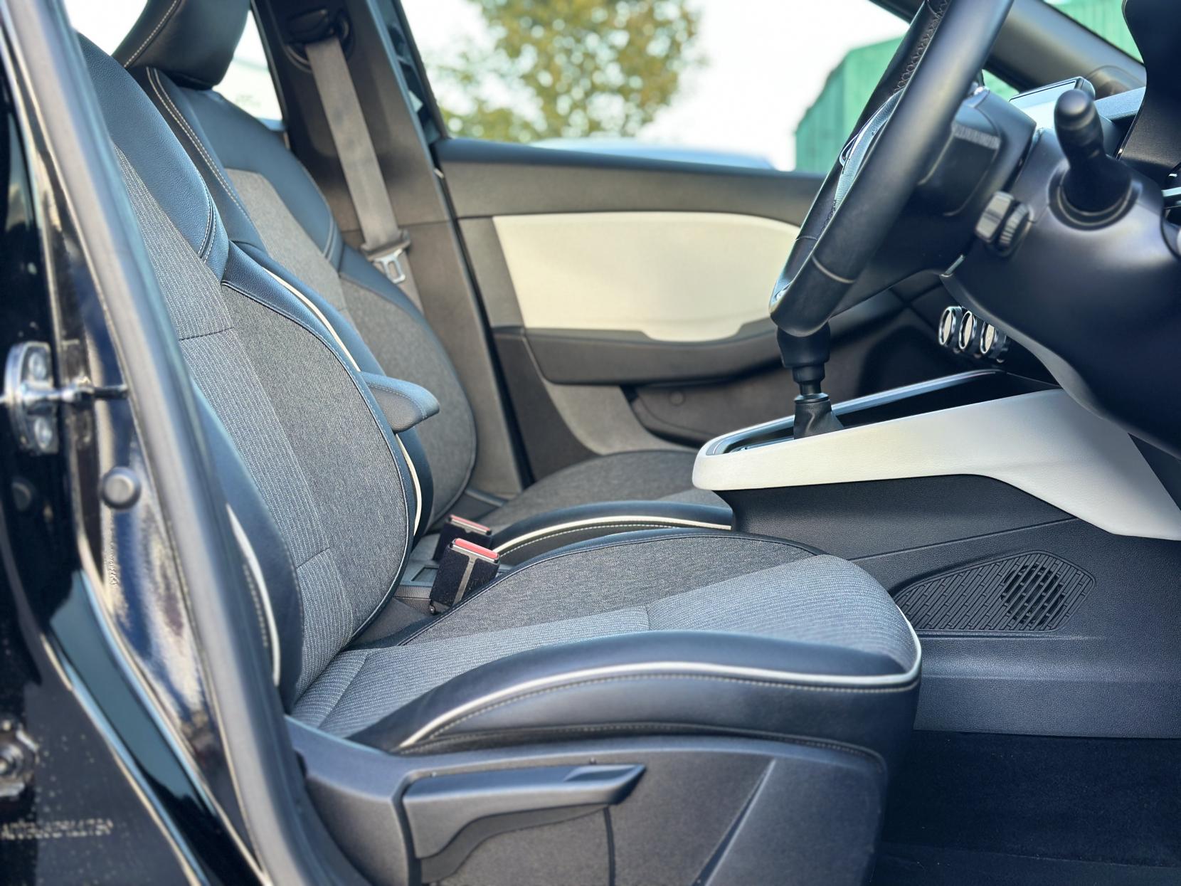 Renault Clio 1.0 TCe S Edition Hatchback 5dr Petrol Manual Euro 6 (s/s) (90 ps)