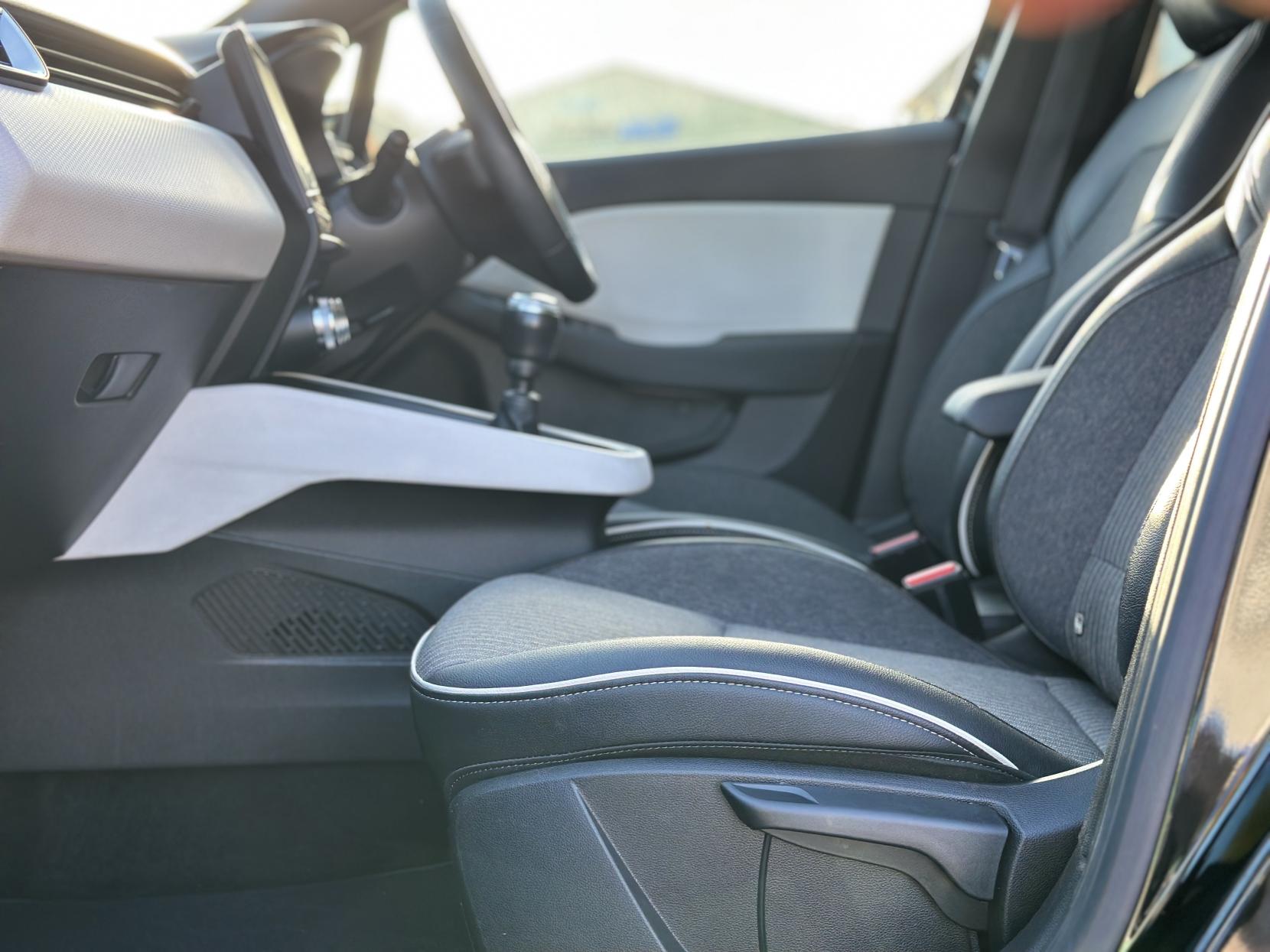 Renault Clio 1.0 TCe S Edition Hatchback 5dr Petrol Manual Euro 6 (s/s) (90 ps)