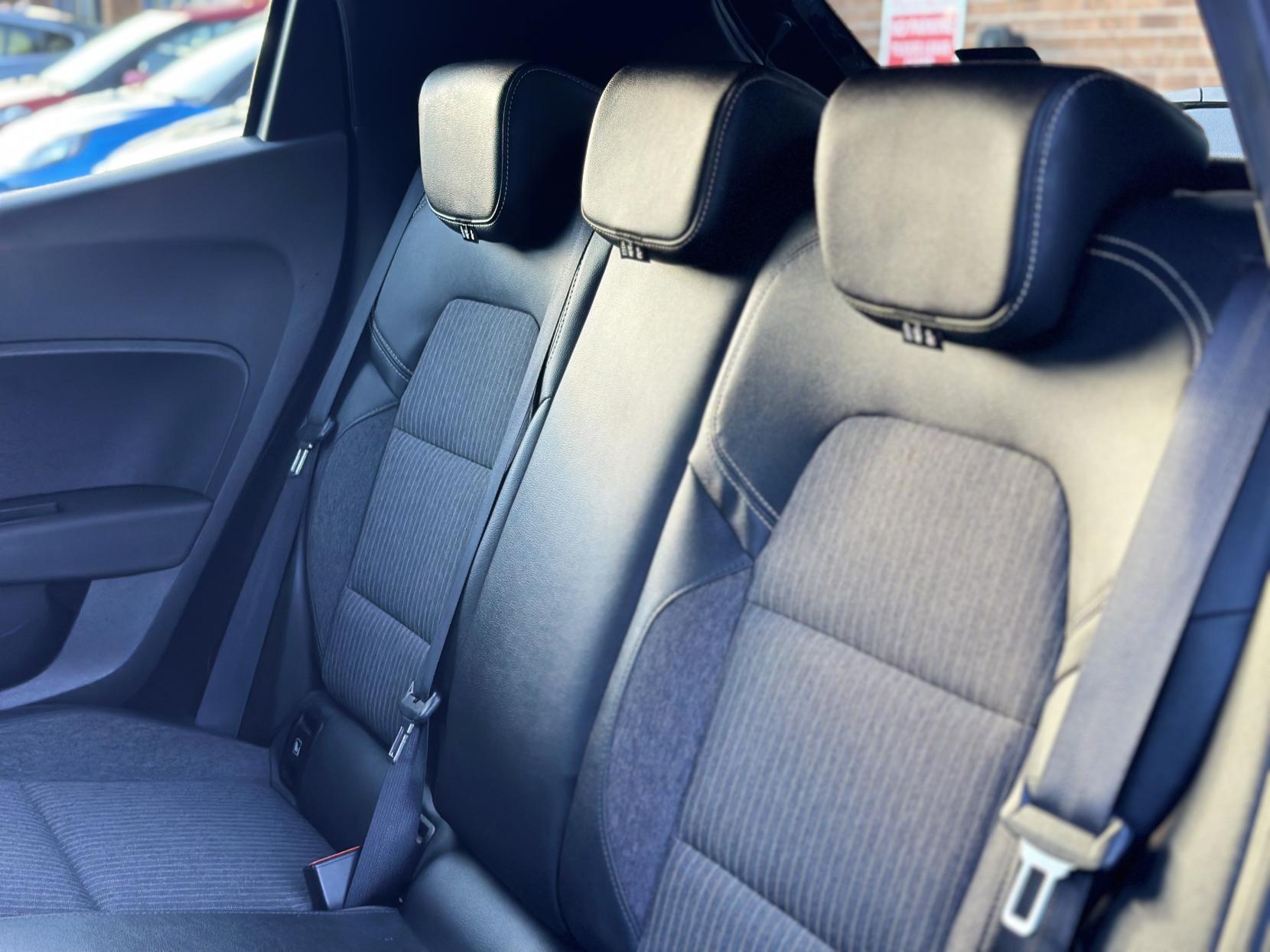 Renault Clio 1.0 TCe S Edition Hatchback 5dr Petrol Manual Euro 6 (s/s) (90 ps)