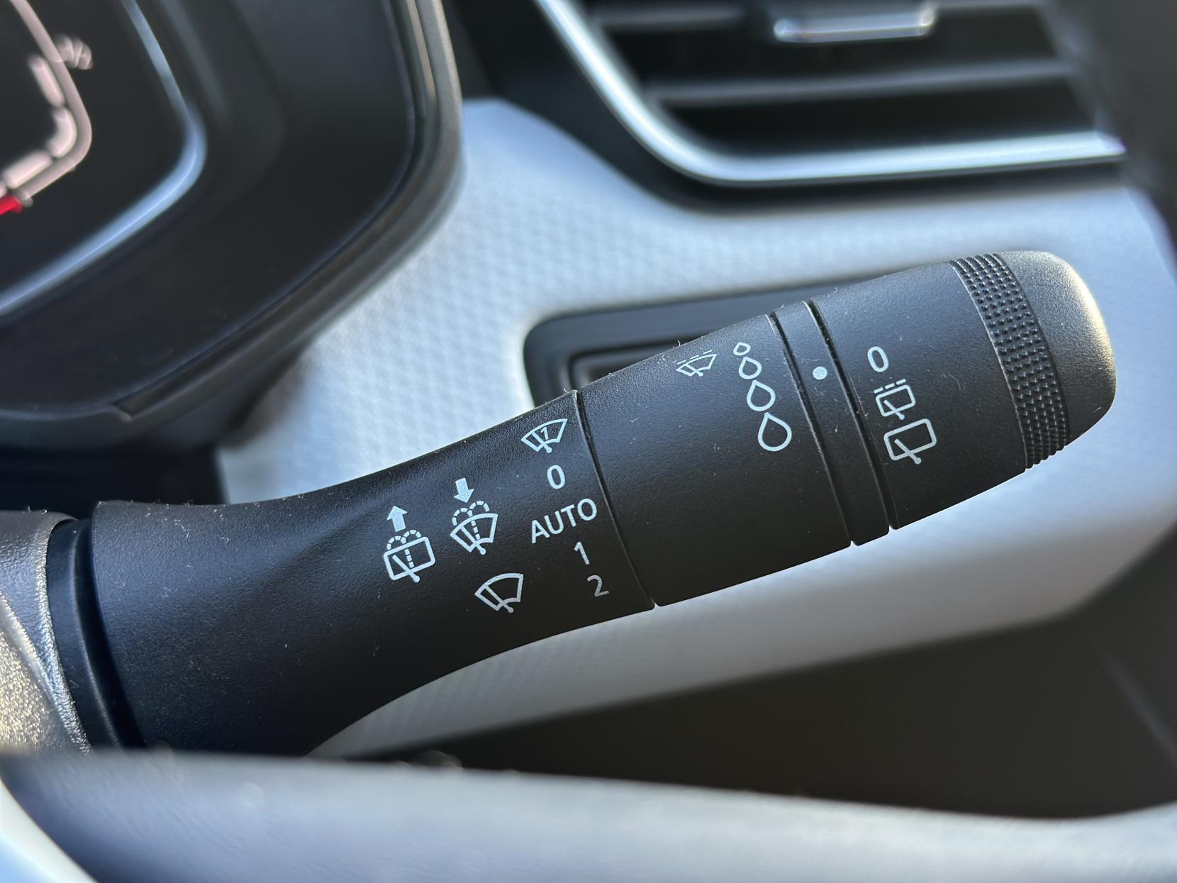 Renault Clio 1.0 TCe S Edition Hatchback 5dr Petrol Manual Euro 6 (s/s) (90 ps)