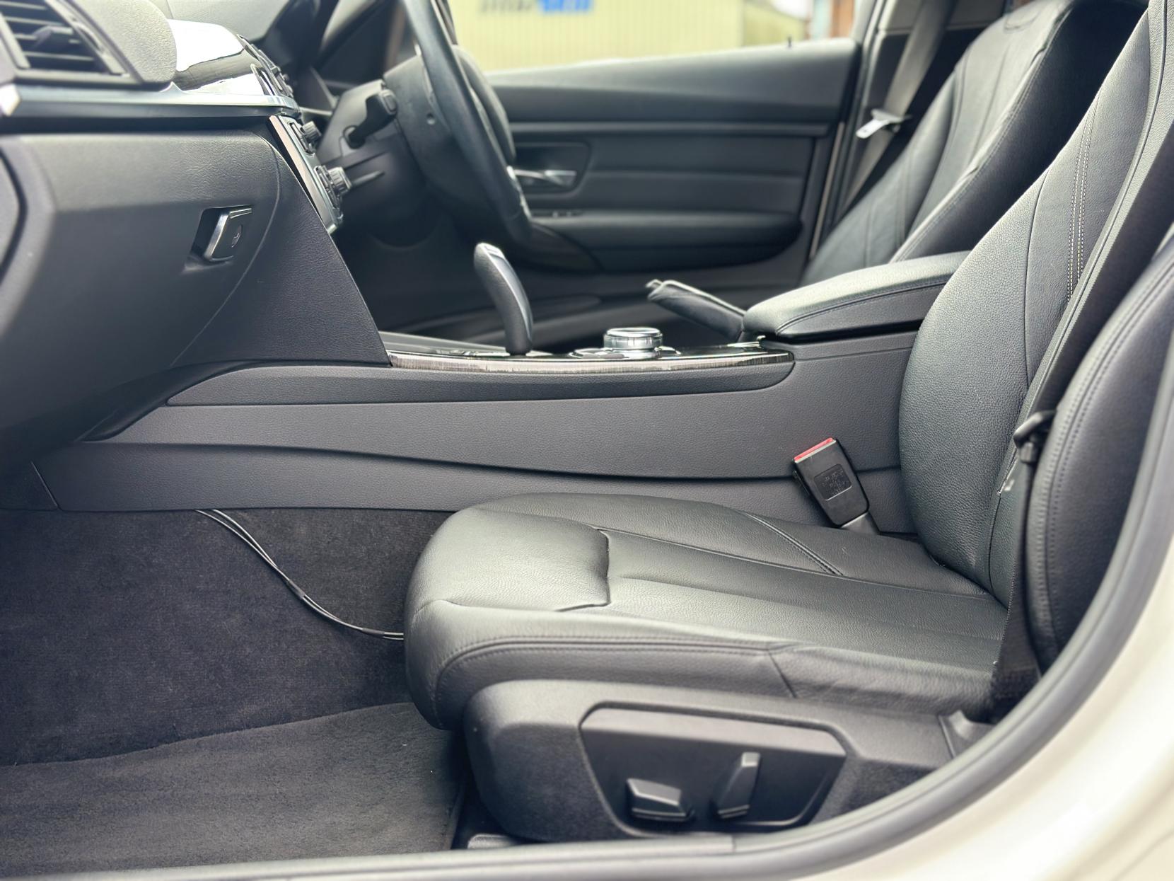 BMW 3 Series 2.0 320i Luxury Touring 5dr Petrol Auto Euro 6 (s/s) (184 ps)