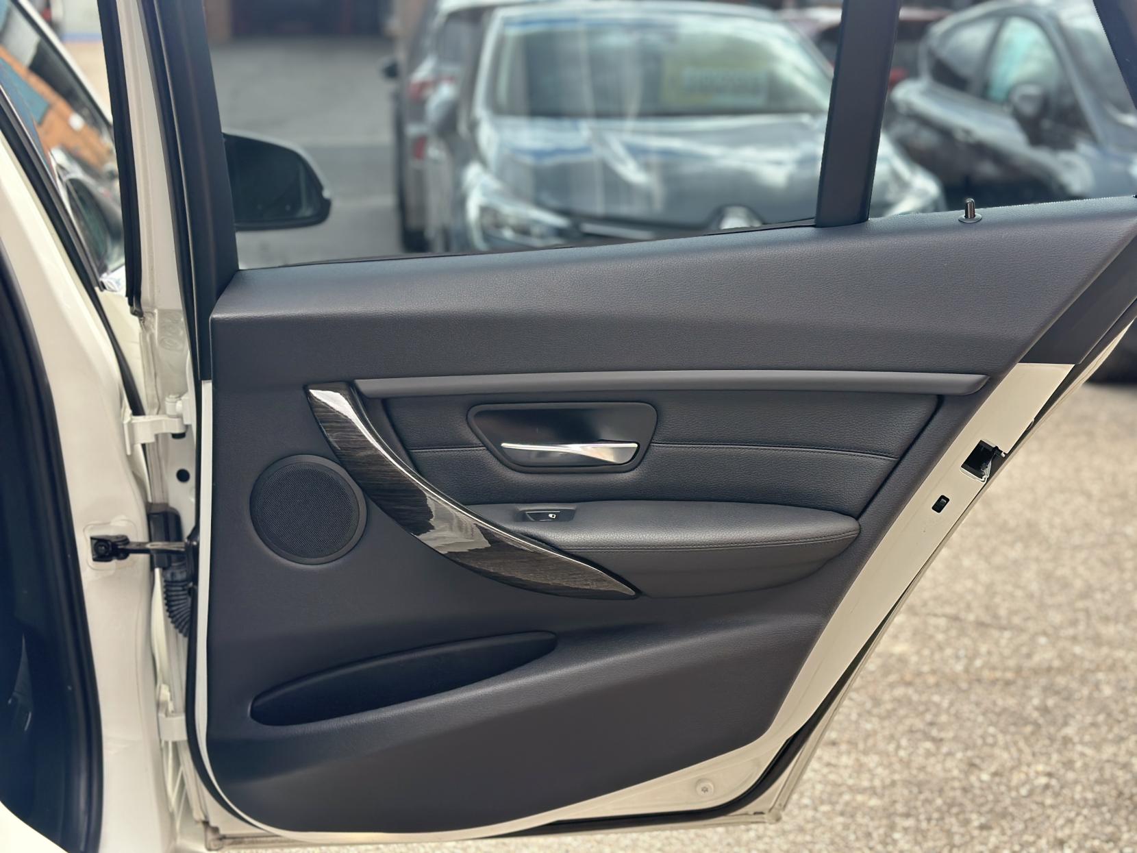 BMW 3 Series 2.0 320i Luxury Touring 5dr Petrol Auto Euro 6 (s/s) (184 ps)