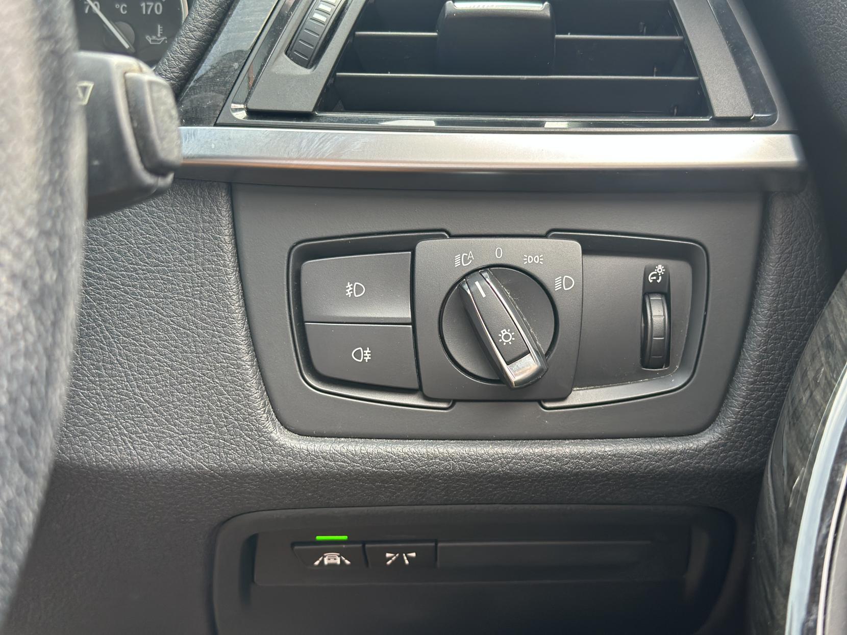 BMW 3 Series 2.0 320i Luxury Touring 5dr Petrol Auto Euro 6 (s/s) (184 ps)