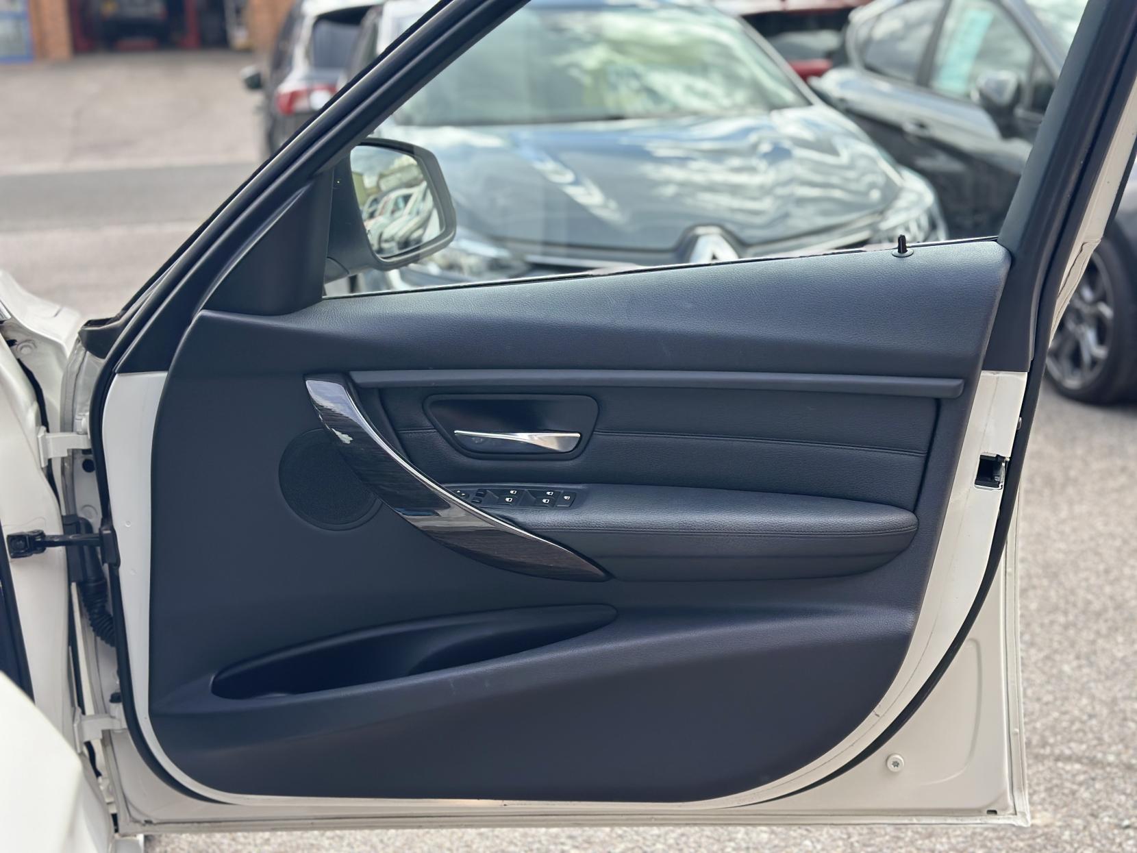 BMW 3 Series 2.0 320i Luxury Touring 5dr Petrol Auto Euro 6 (s/s) (184 ps)