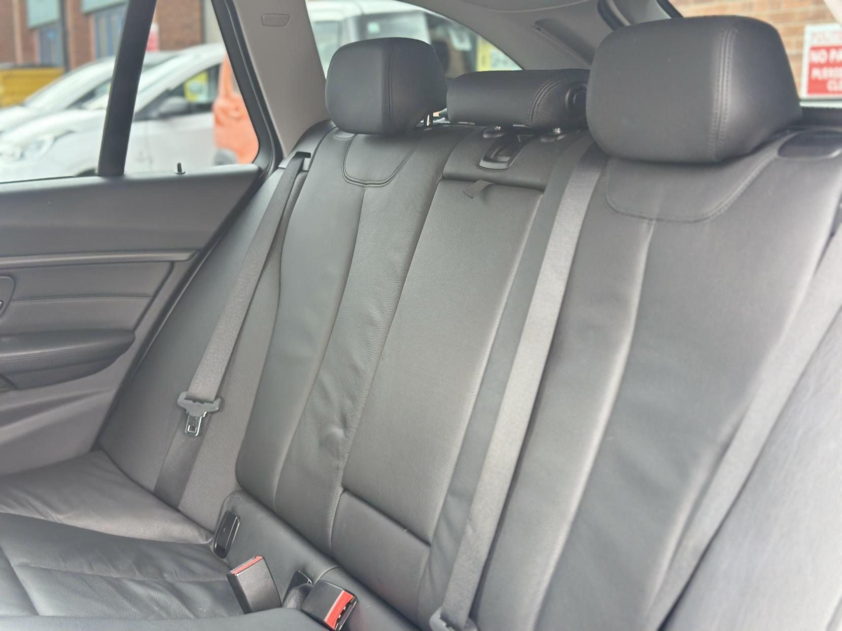 BMW 3 Series 2.0 320i Luxury Touring 5dr Petrol Auto Euro 6 (s/s) (184 ps)