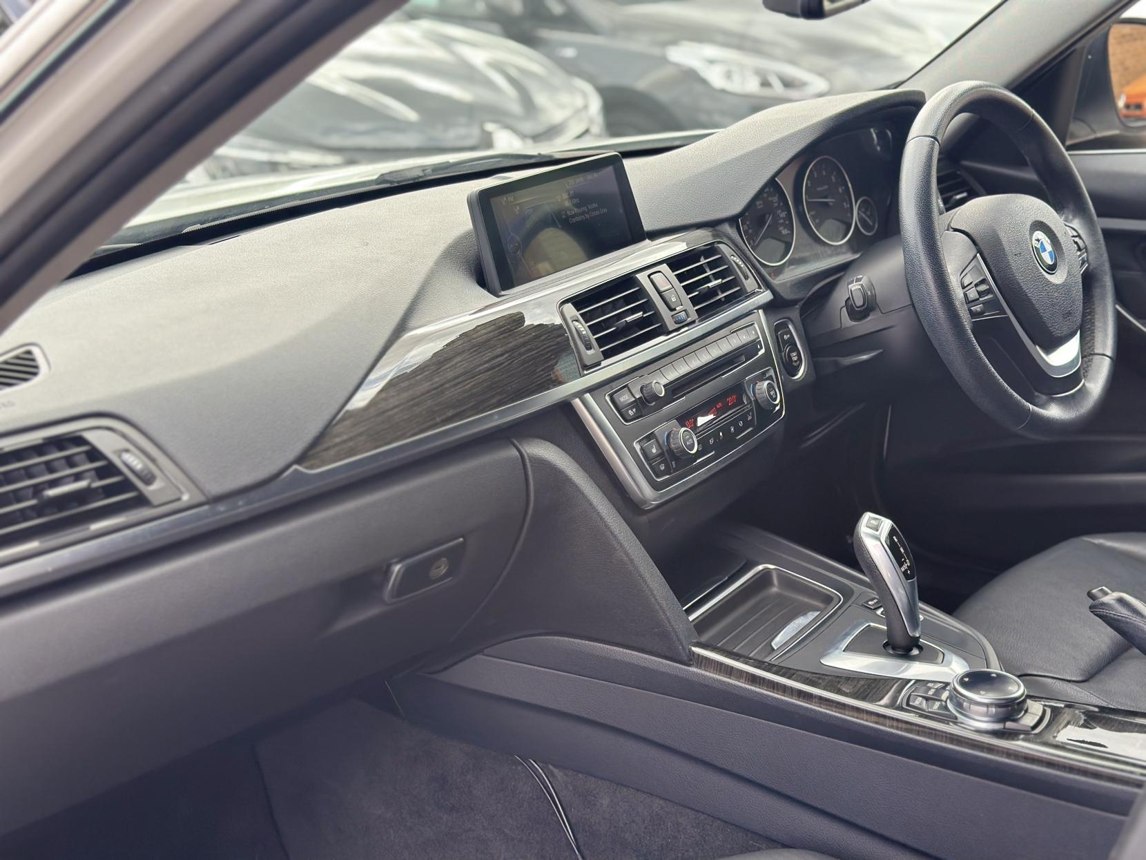 BMW 3 Series 2.0 320i Luxury Touring 5dr Petrol Auto Euro 6 (s/s) (184 ps)