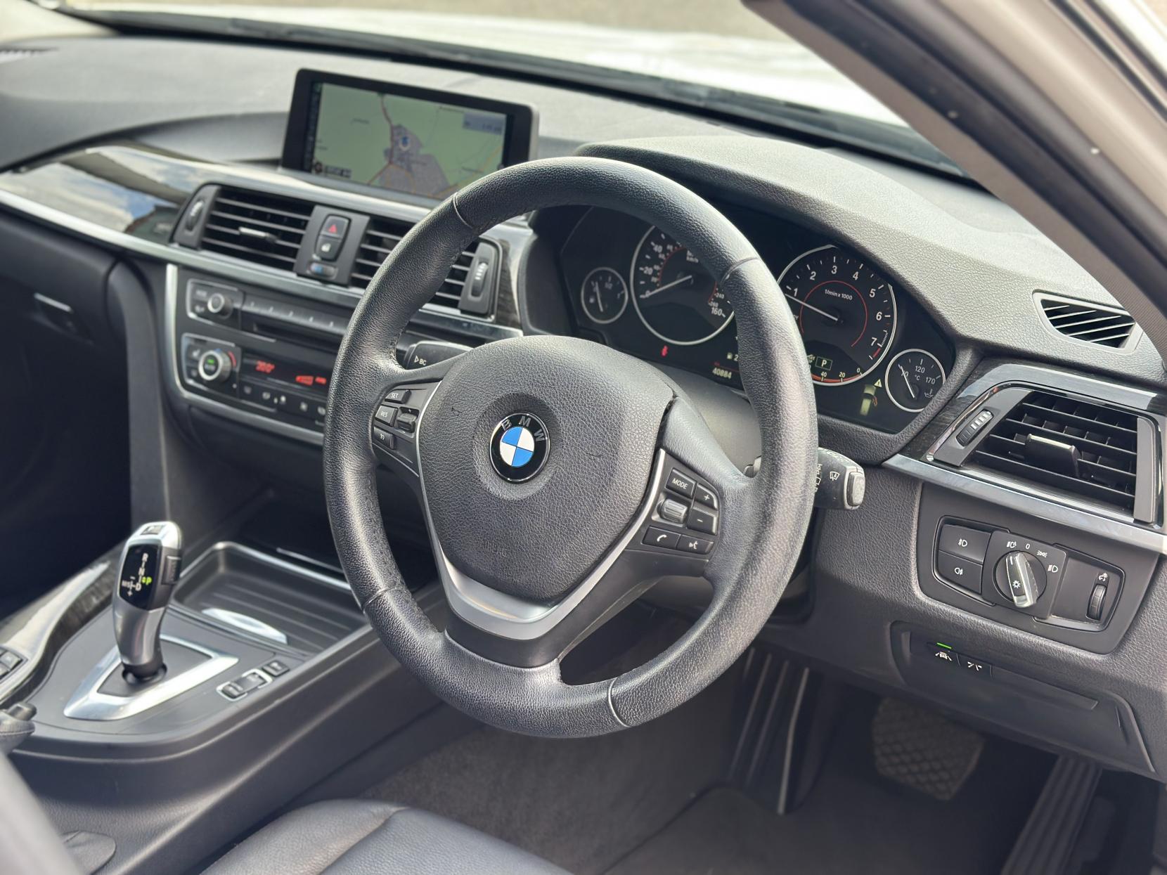 BMW 3 Series 2.0 320i Luxury Touring 5dr Petrol Auto Euro 6 (s/s) (184 ps)