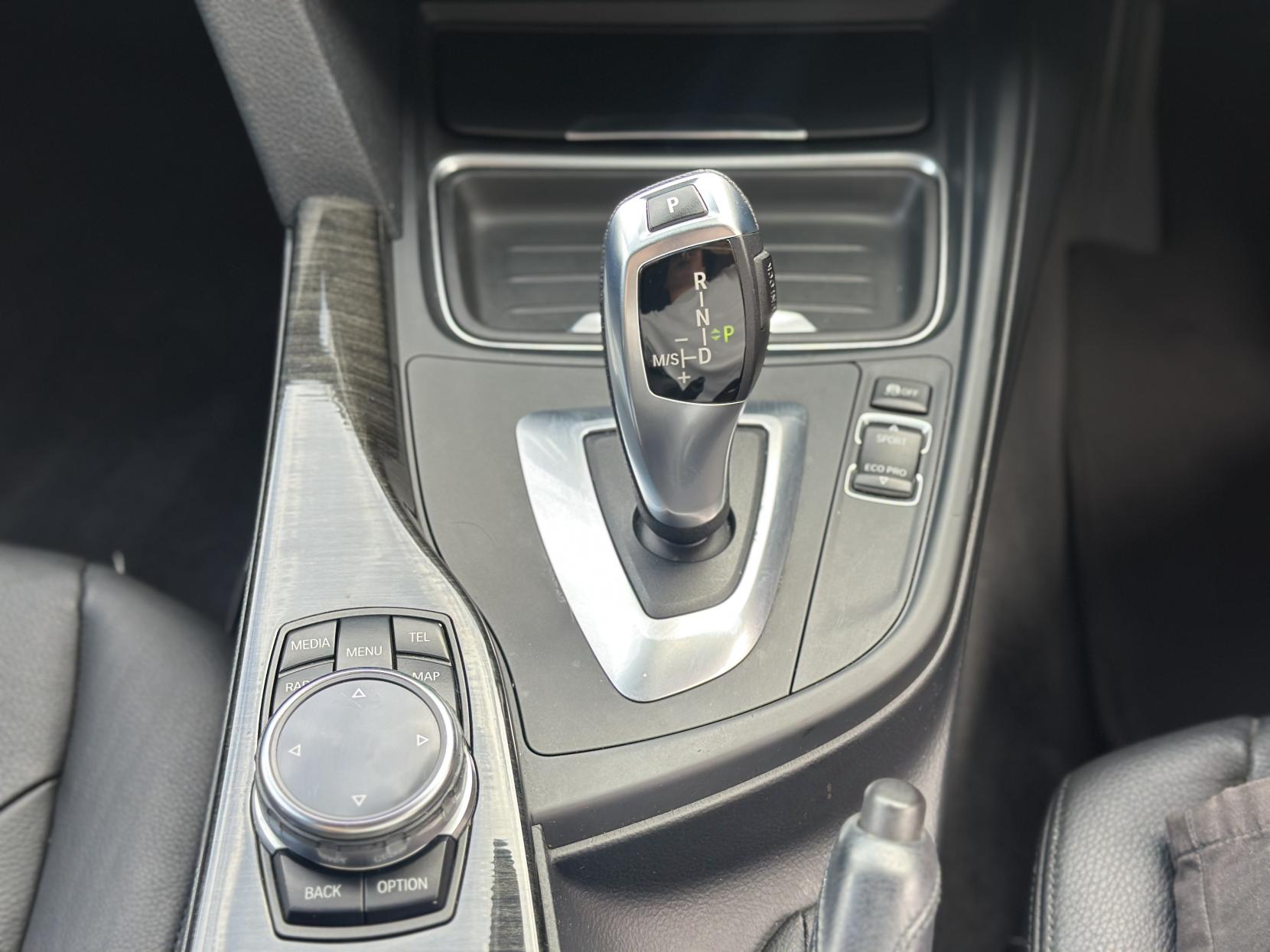 BMW 3 Series 2.0 320i Luxury Touring 5dr Petrol Auto Euro 6 (s/s) (184 ps)