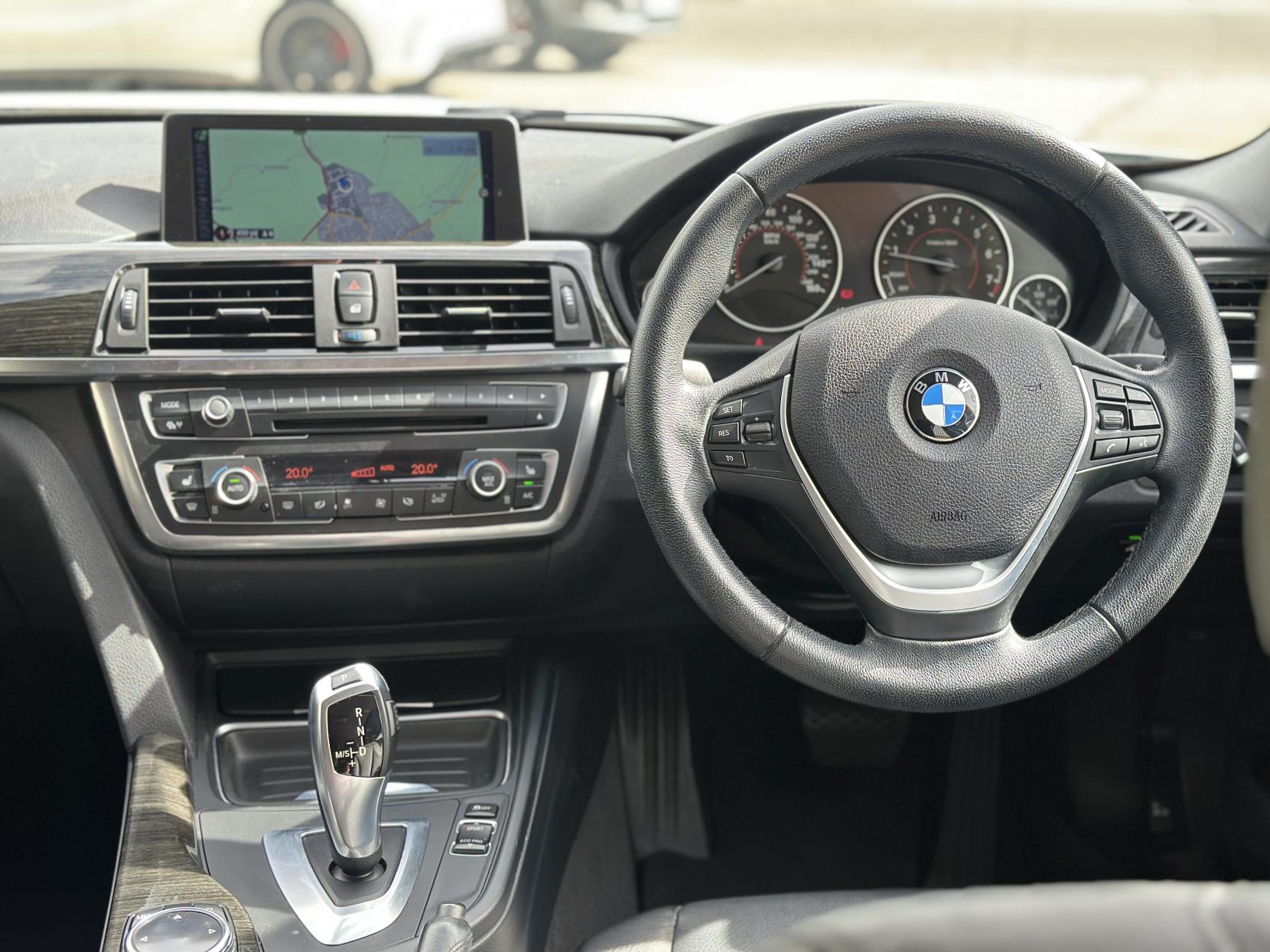 BMW 3 Series 2.0 320i Luxury Touring 5dr Petrol Auto Euro 6 (s/s) (184 ps)