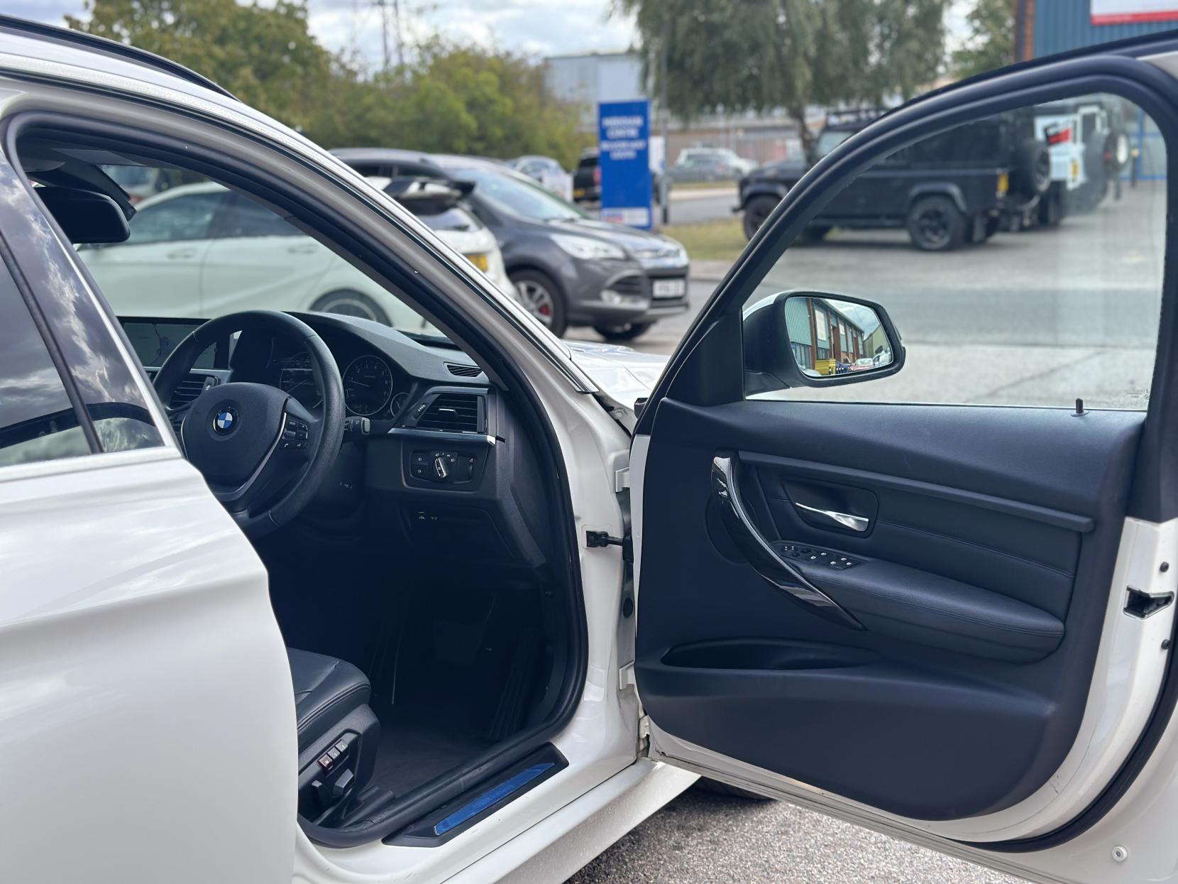 BMW 3 Series 2.0 320i Luxury Touring 5dr Petrol Auto Euro 6 (s/s) (184 ps)