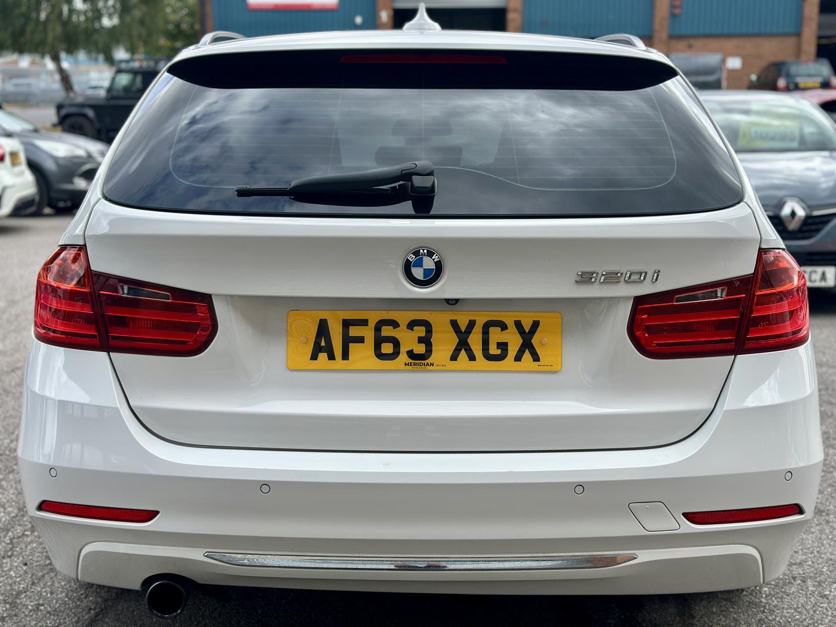 BMW 3 Series 2.0 320i Luxury Touring 5dr Petrol Auto Euro 6 (s/s) (184 ps)