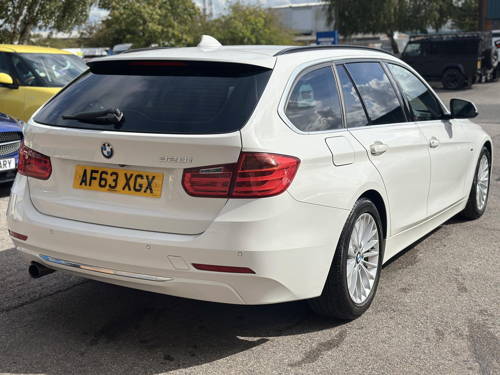 BMW 3 Series 2.0 320i Luxury Touring 5dr Petrol Auto Euro 6 (s/s) (184 ps)