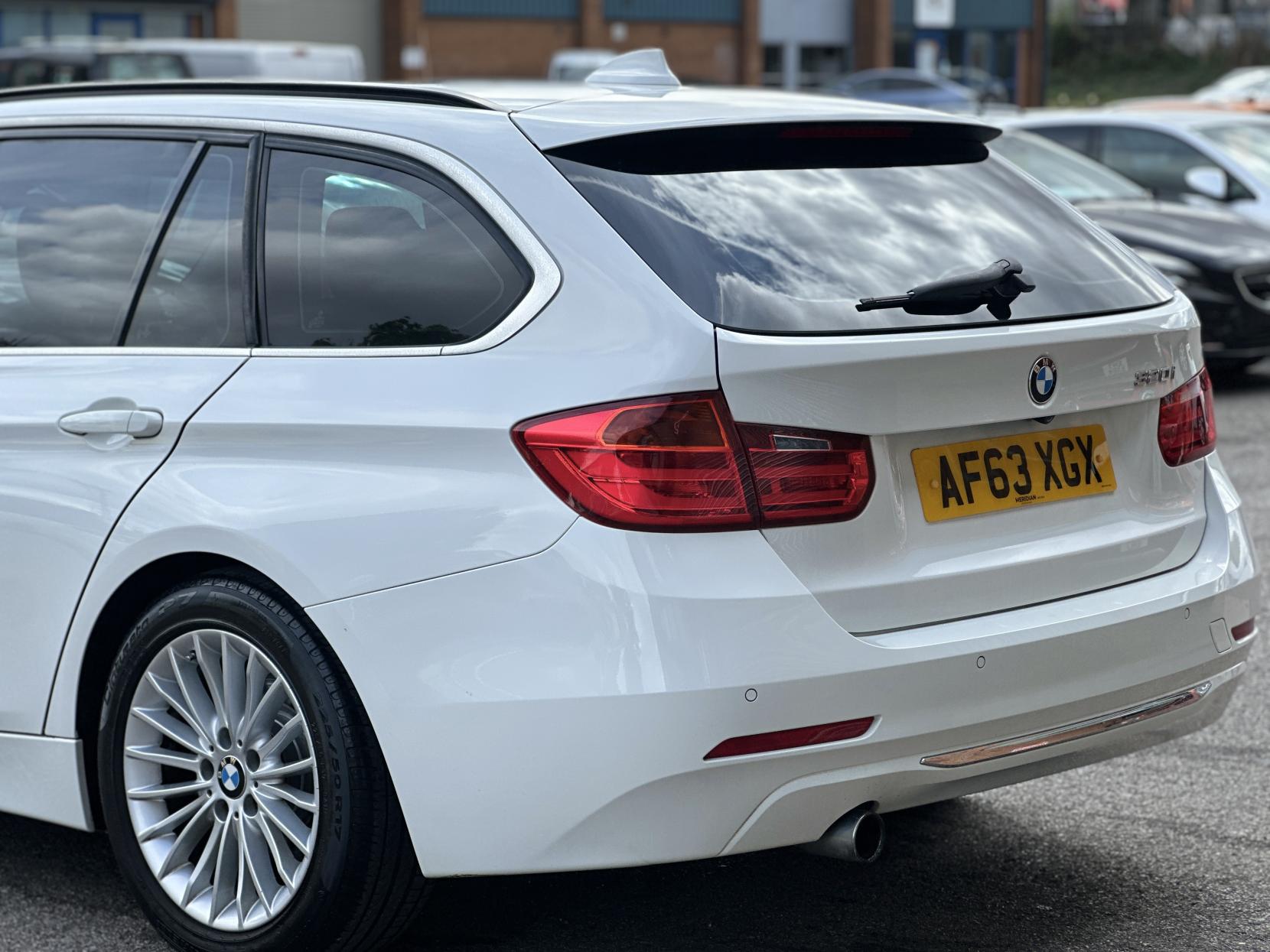 BMW 3 Series 2.0 320i Luxury Touring 5dr Petrol Auto Euro 6 (s/s) (184 ps)