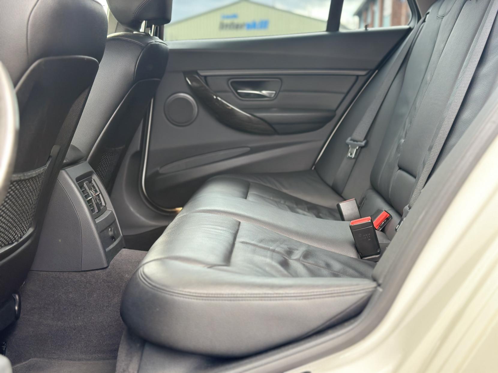 BMW 3 Series 2.0 320i Luxury Touring 5dr Petrol Auto Euro 6 (s/s) (184 ps)