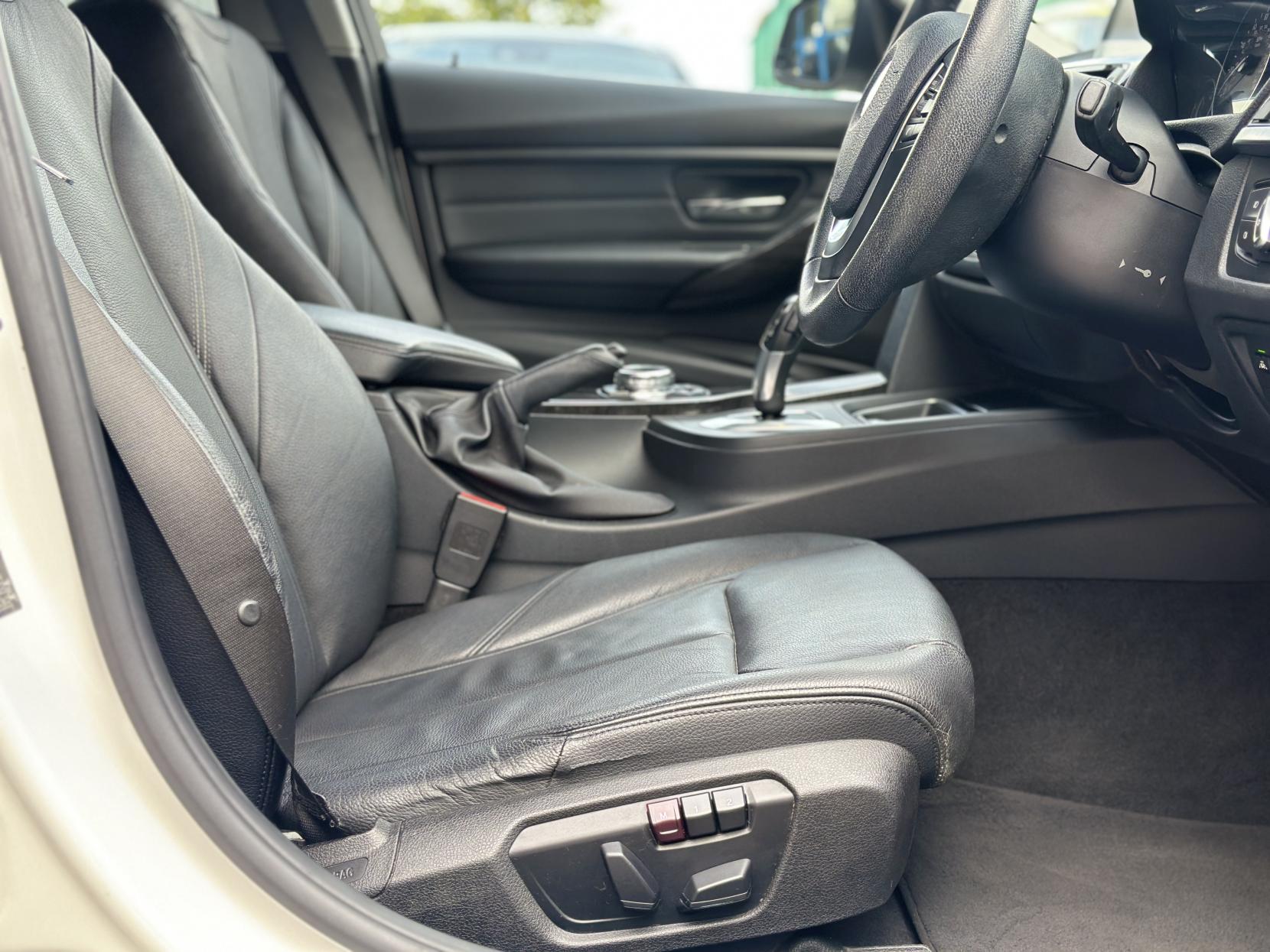 BMW 3 Series 2.0 320i Luxury Touring 5dr Petrol Auto Euro 6 (s/s) (184 ps)