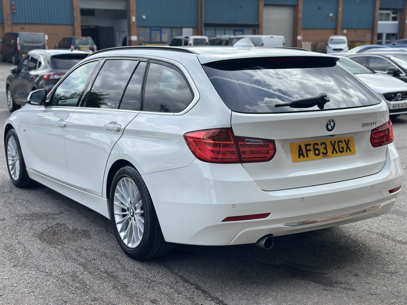 BMW 3 Series 2.0 320i Luxury Touring 5dr Petrol Auto Euro 6 (s/s) (184 ps)