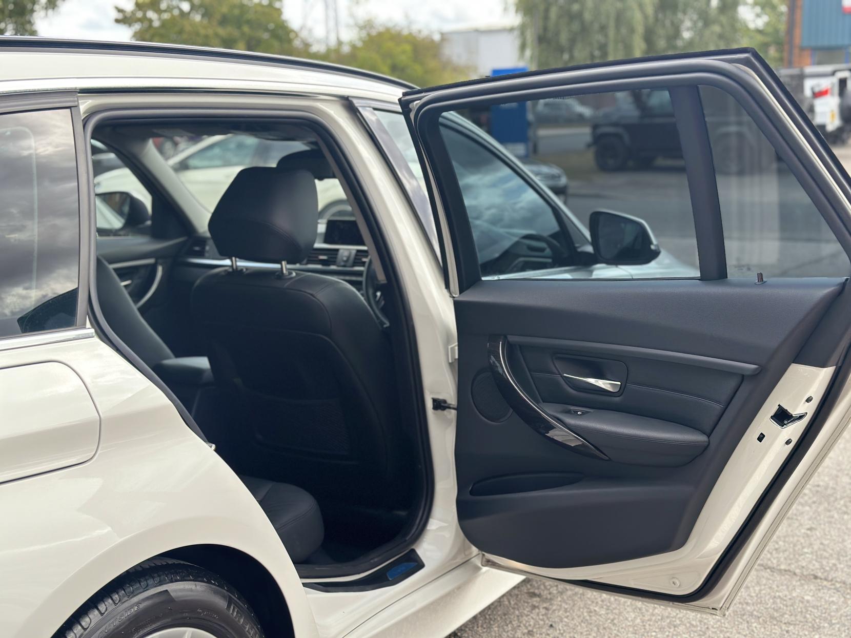 BMW 3 Series 2.0 320i Luxury Touring 5dr Petrol Auto Euro 6 (s/s) (184 ps)