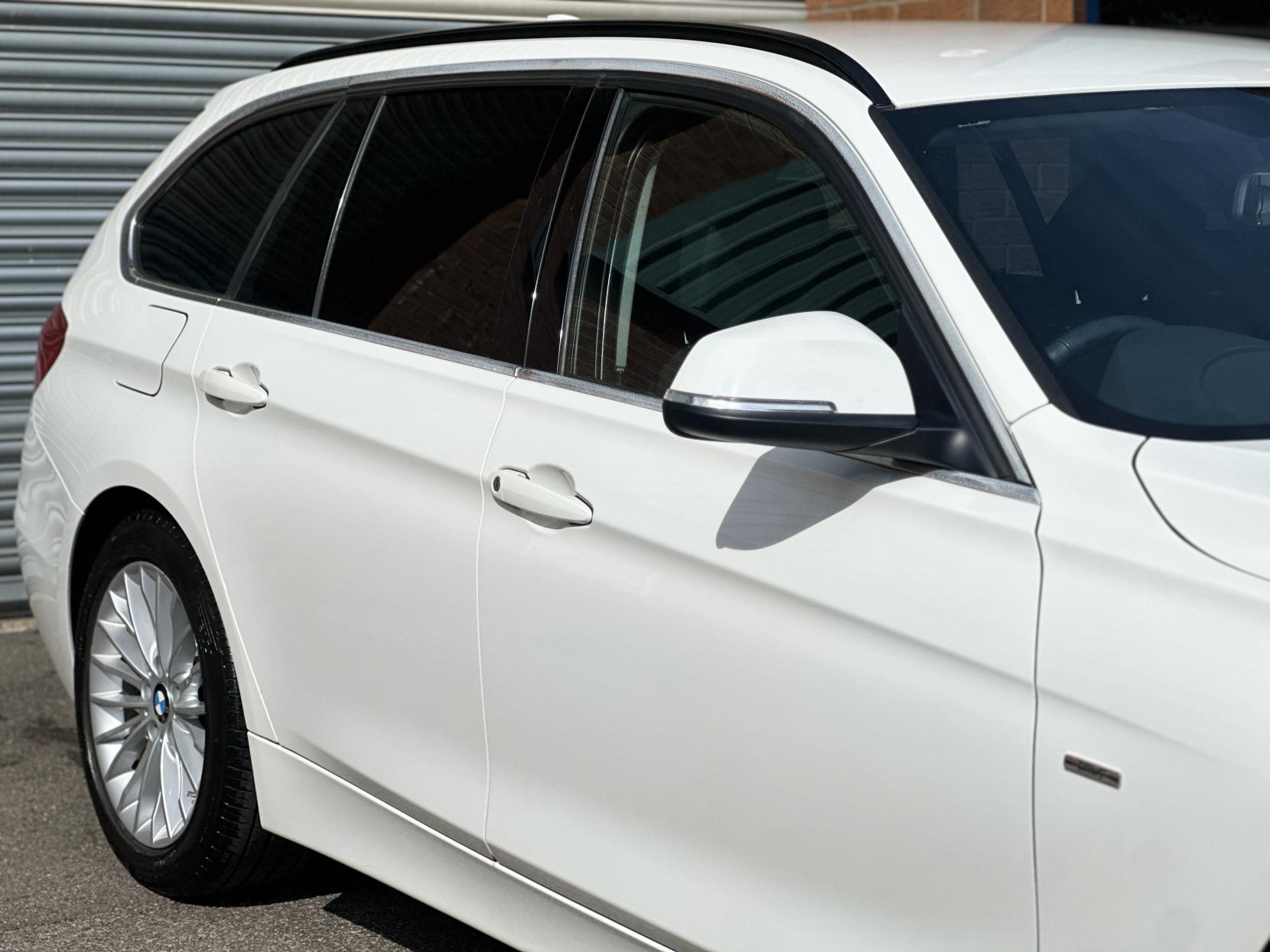 BMW 3 Series 2.0 320i Luxury Touring 5dr Petrol Auto Euro 6 (s/s) (184 ps)