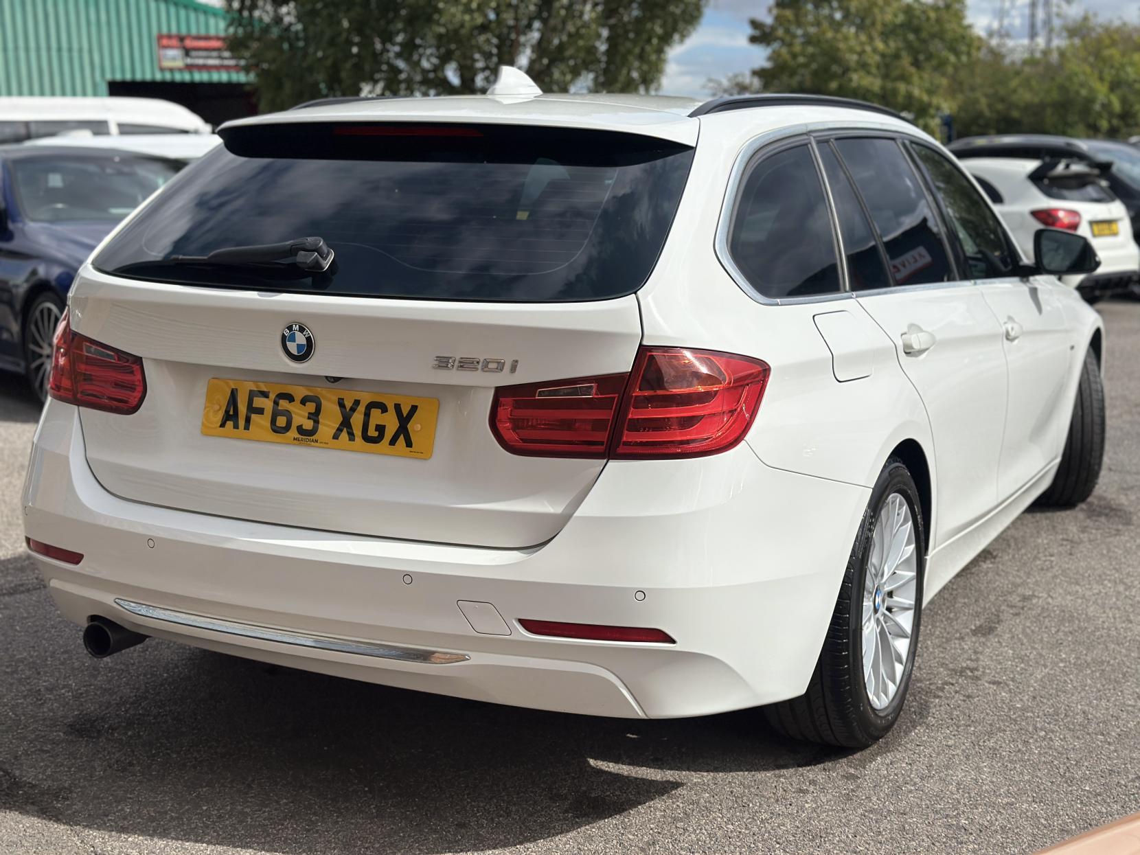 BMW 3 Series 2.0 320i Luxury Touring 5dr Petrol Auto Euro 6 (s/s) (184 ps)