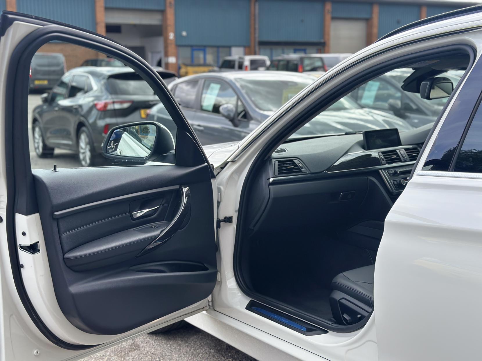 BMW 3 Series 2.0 320i Luxury Touring 5dr Petrol Auto Euro 6 (s/s) (184 ps)