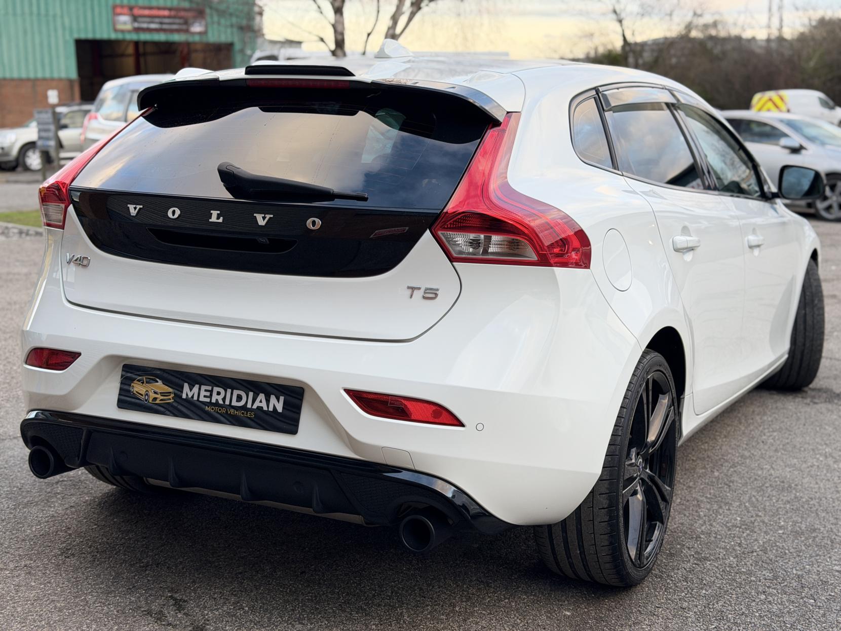 Volvo V40 T5 R-Design Carbon Edition