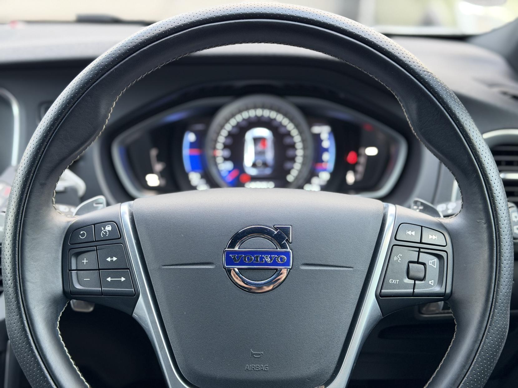 Volvo V40 T5 R-Design Carbon Edition