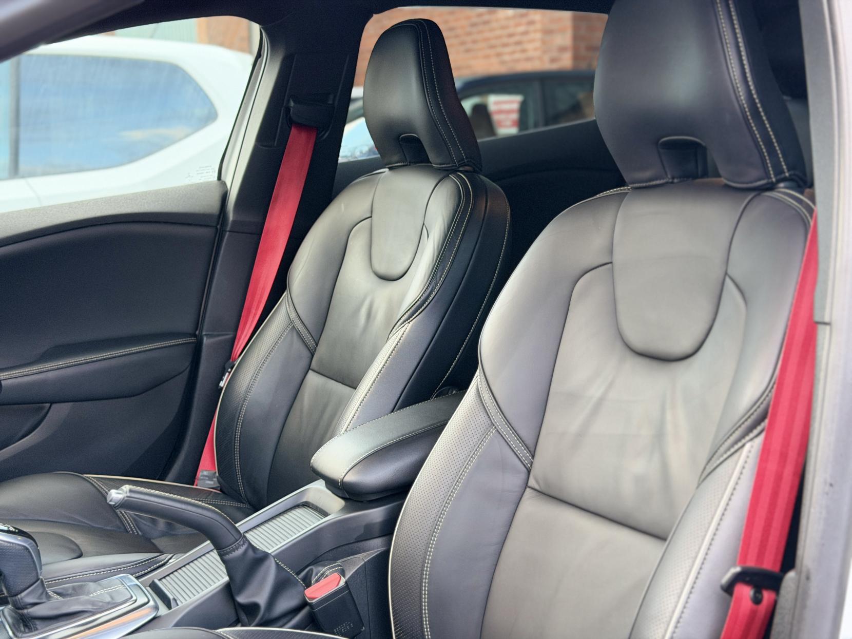 Volvo V40 T5 R-Design Carbon Edition