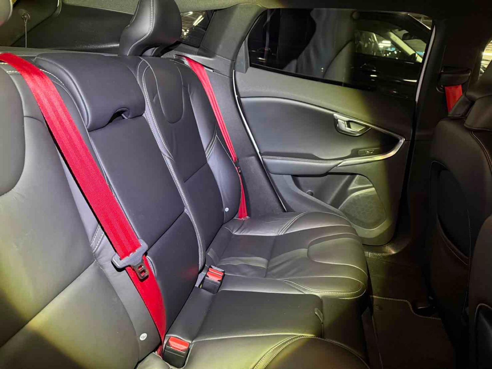 Volvo V40 T5 R-Design Carbon Edition