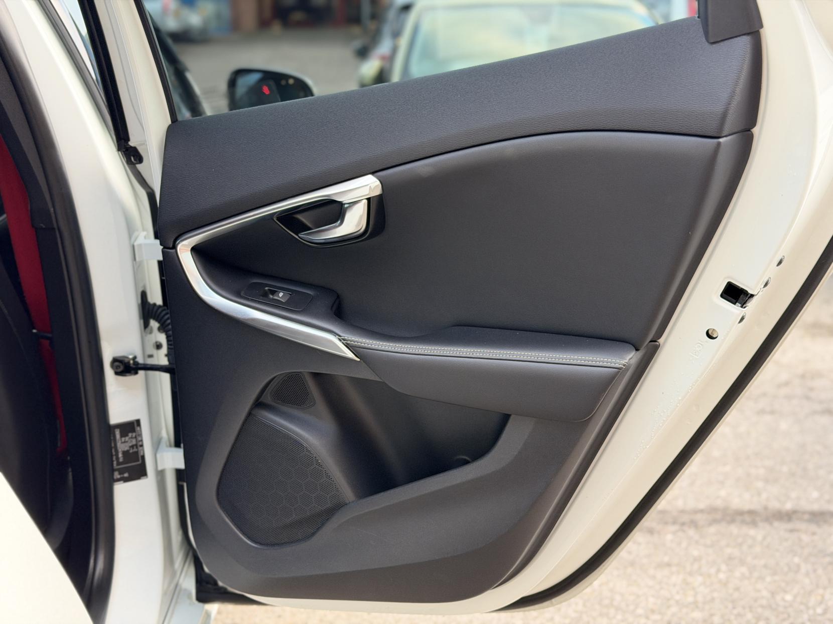 Volvo V40 T5 R-Design Carbon Edition