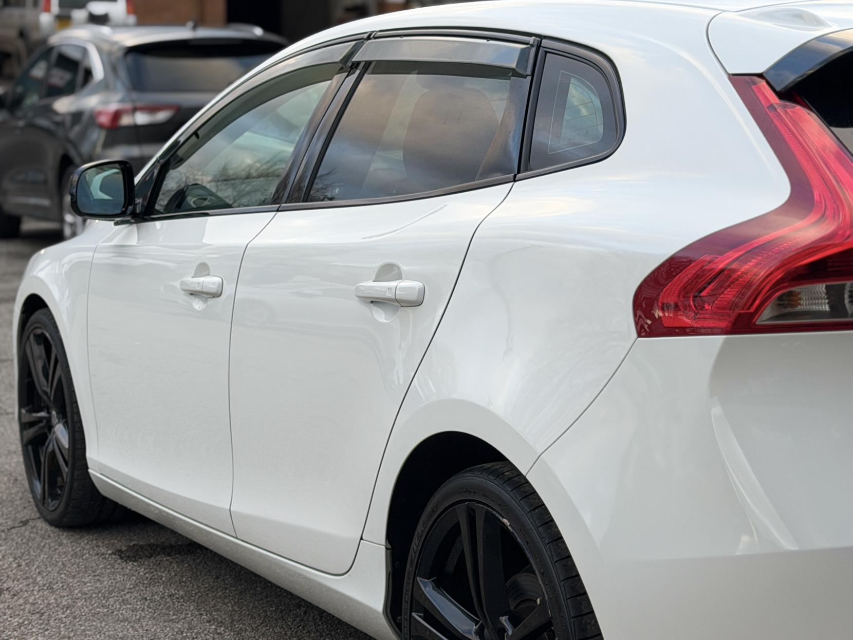 Volvo V40 T5 R-Design Carbon Edition
