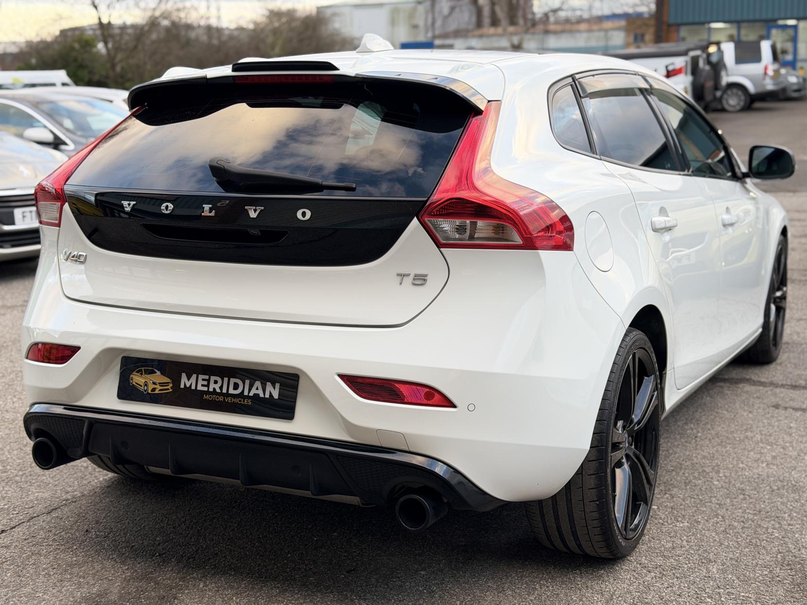 Volvo V40 T5 R-Design Carbon Edition