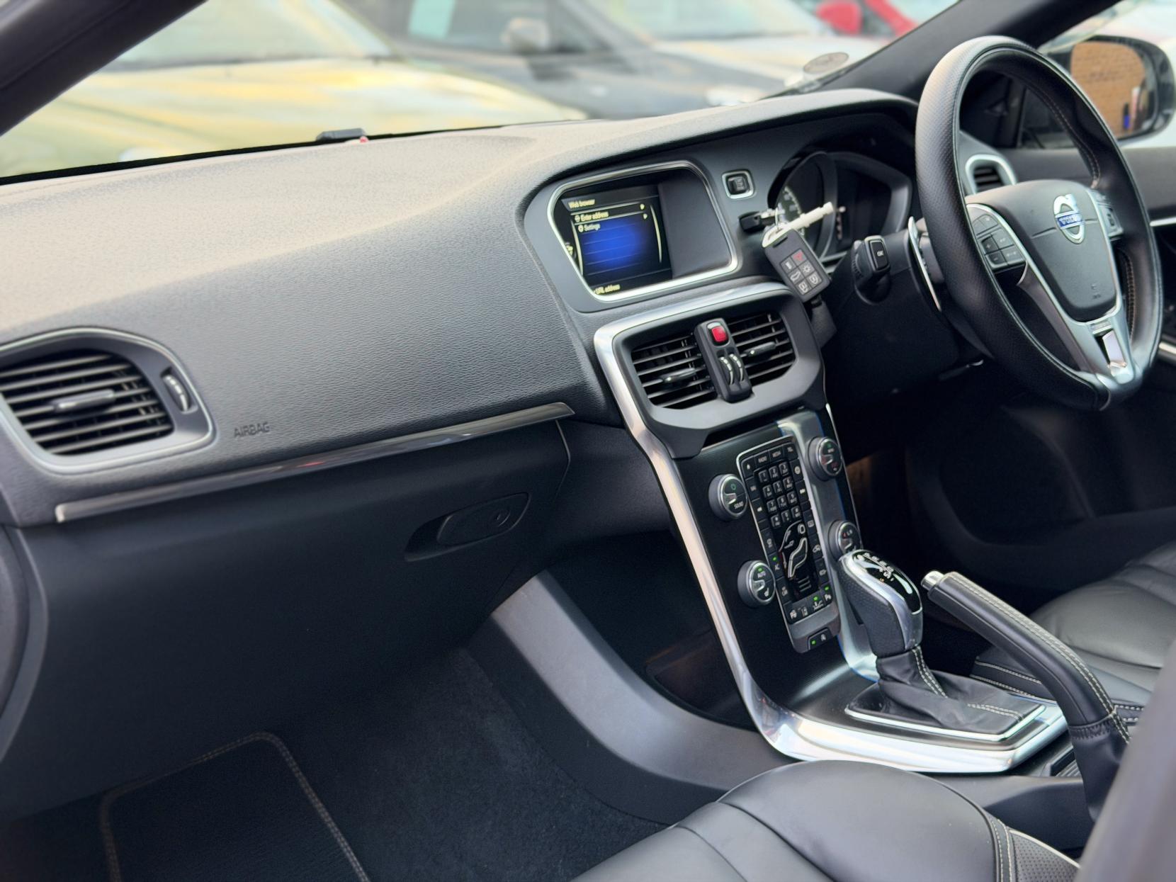 Volvo V40 T5 R-Design Carbon Edition