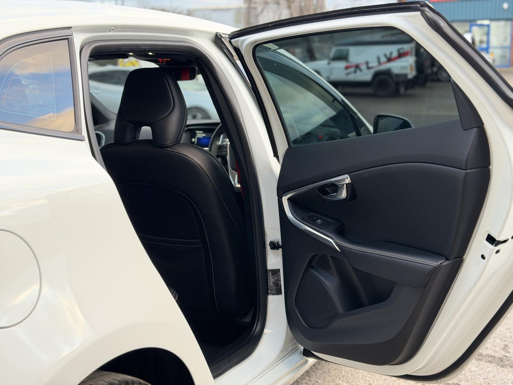 Volvo V40 T5 R-Design Carbon Edition