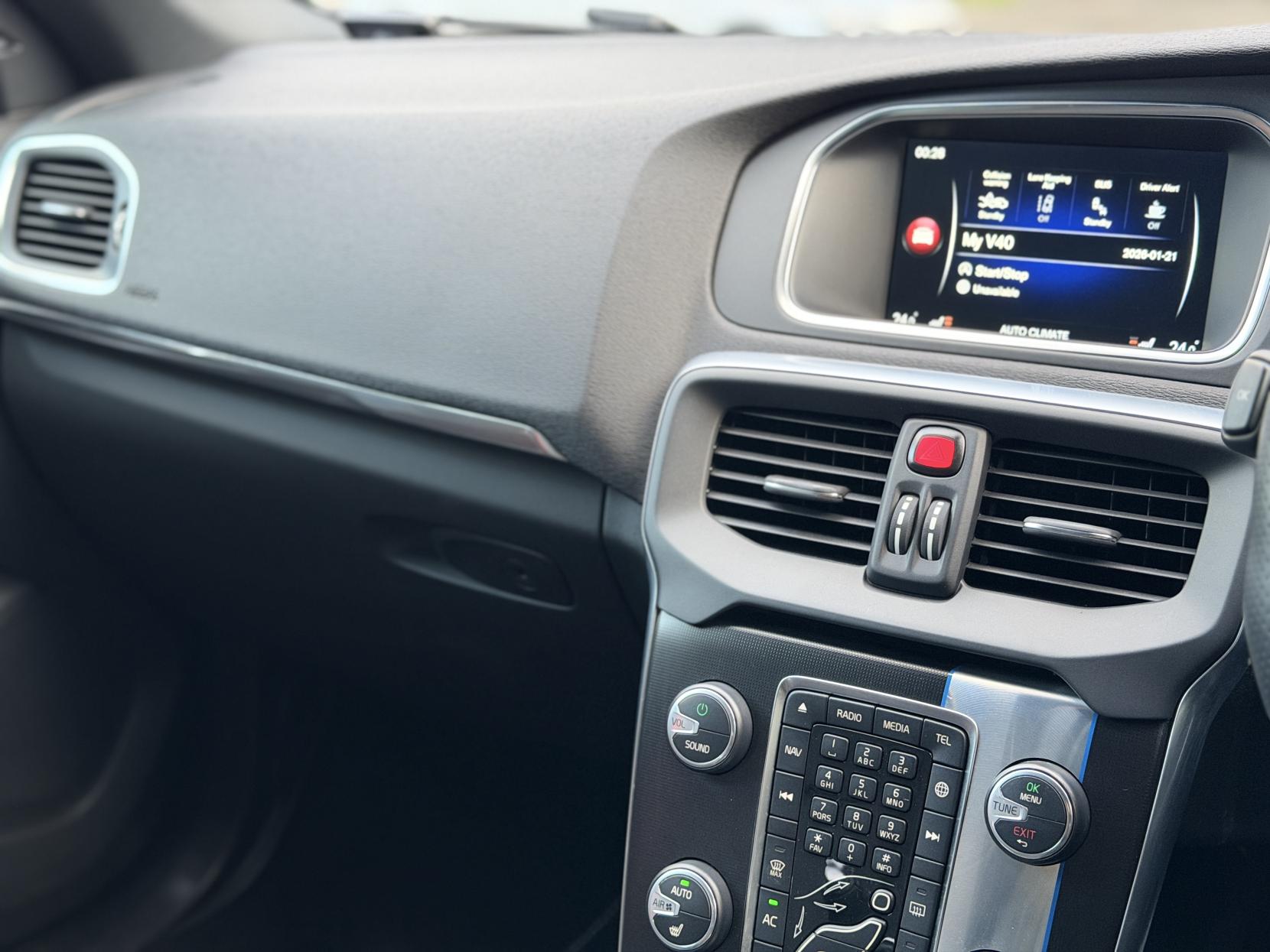 Volvo V40 T5 R-Design Carbon Edition