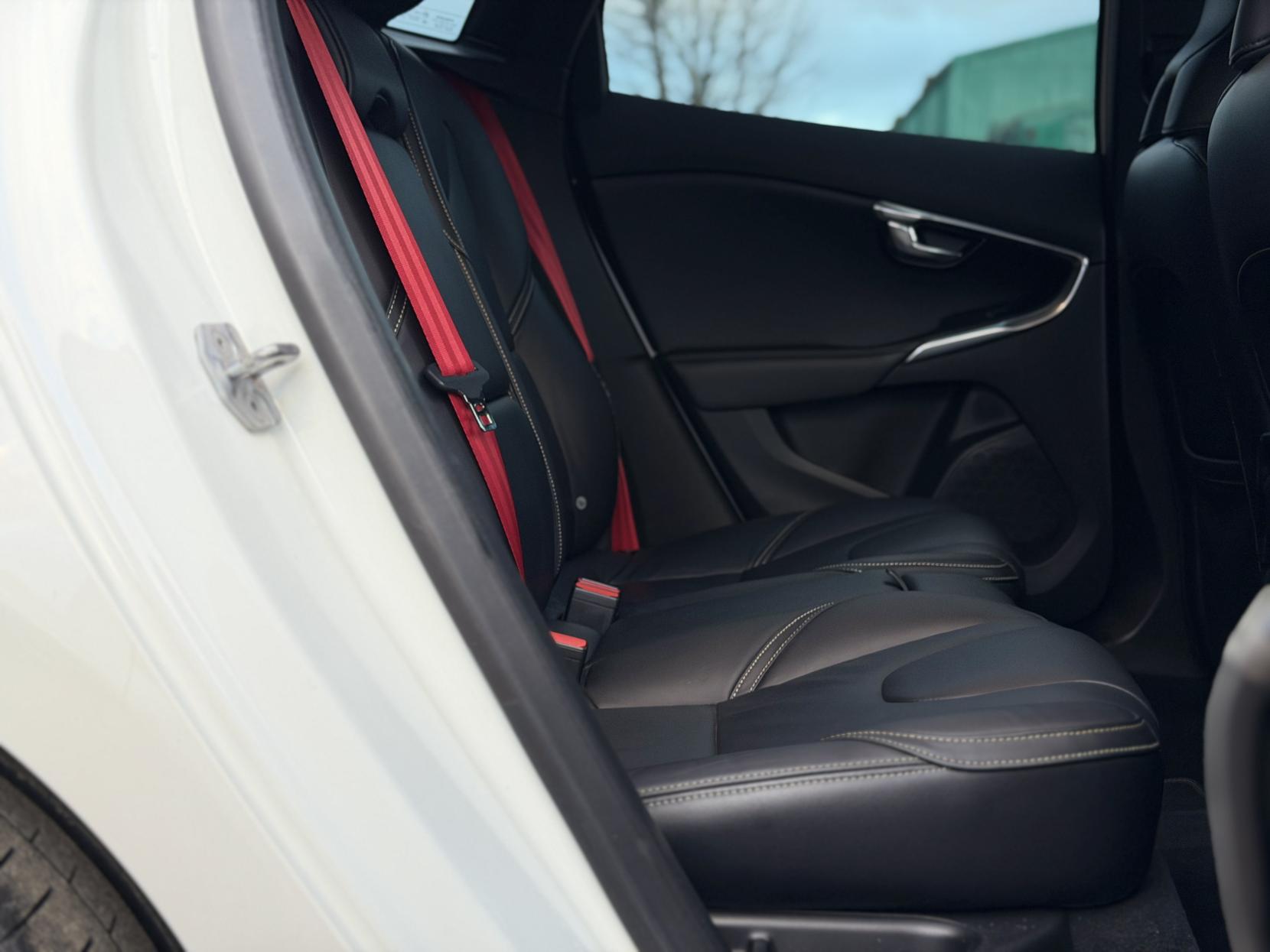 Volvo V40 T5 R-Design Carbon Edition