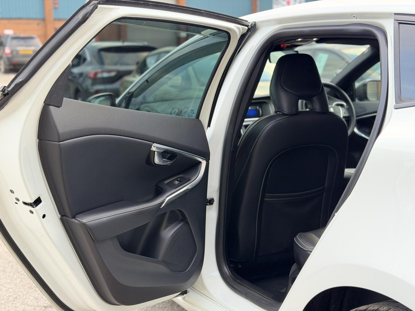 Volvo V40 T5 R-Design Carbon Edition