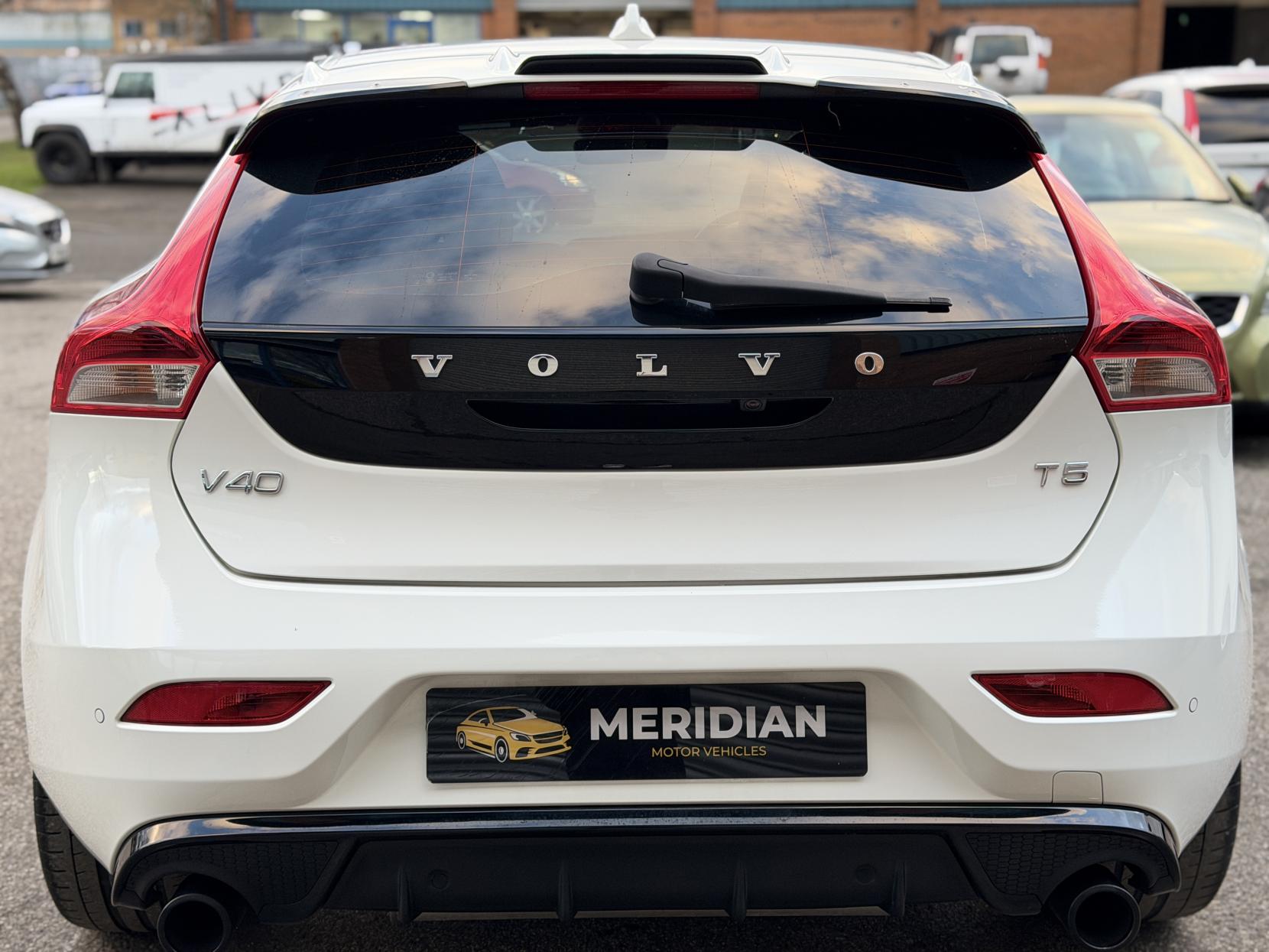 Volvo V40 T5 R-Design Carbon Edition