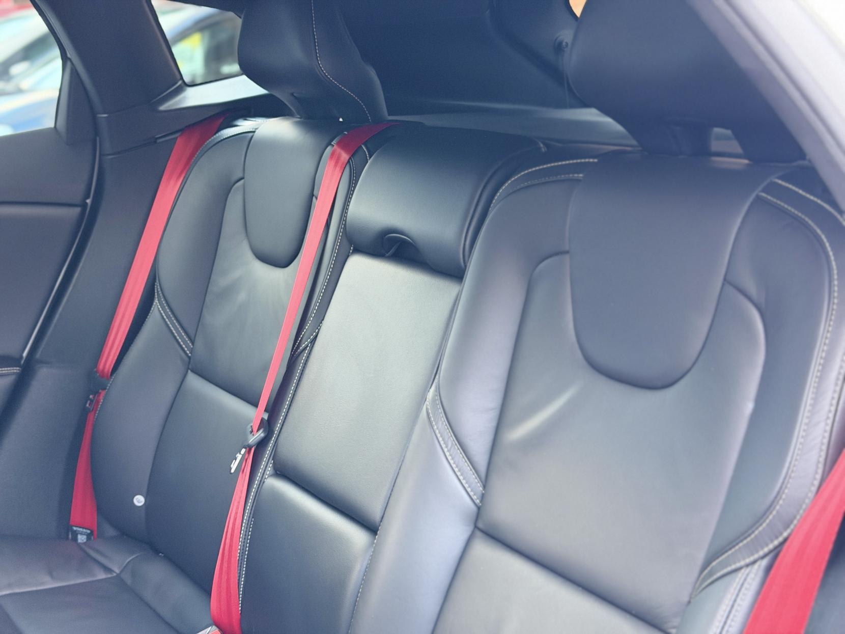 Volvo V40 T5 R-Design Carbon Edition