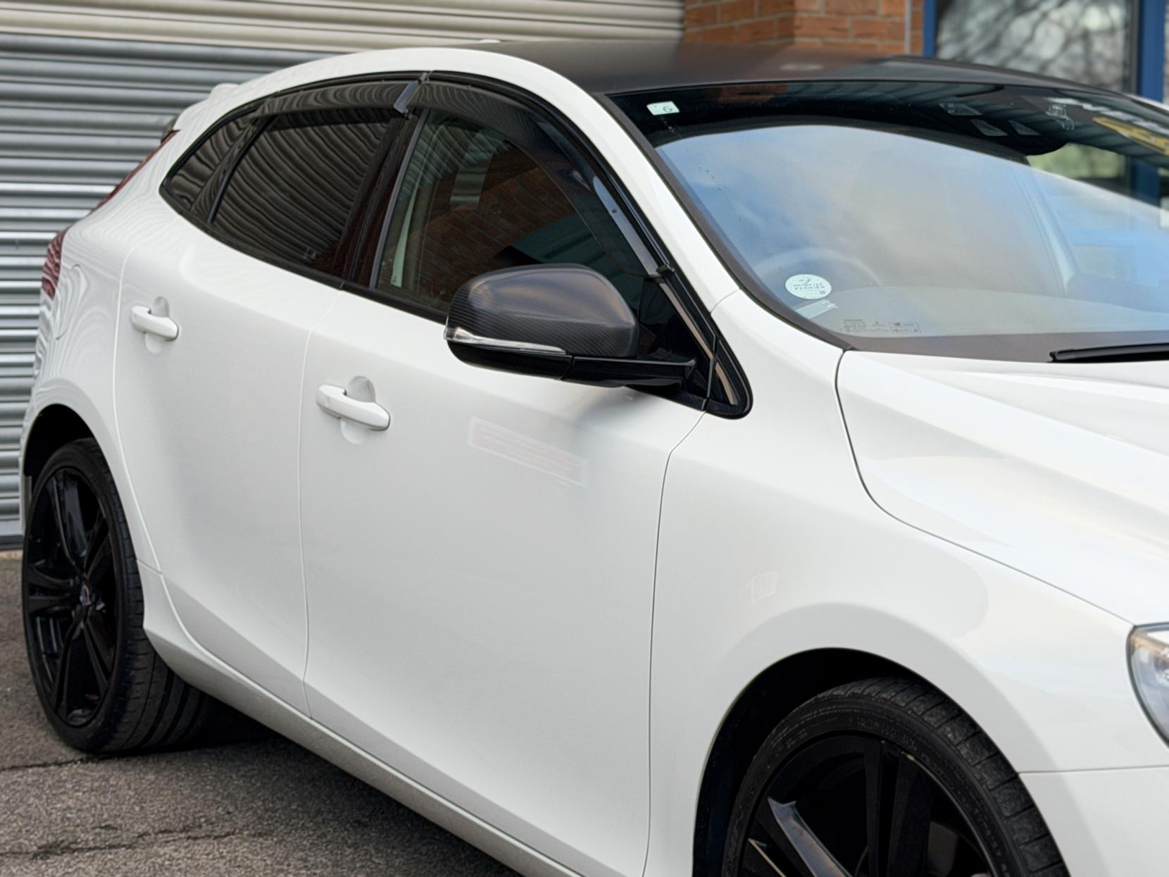 Volvo V40 T5 R-Design Carbon Edition