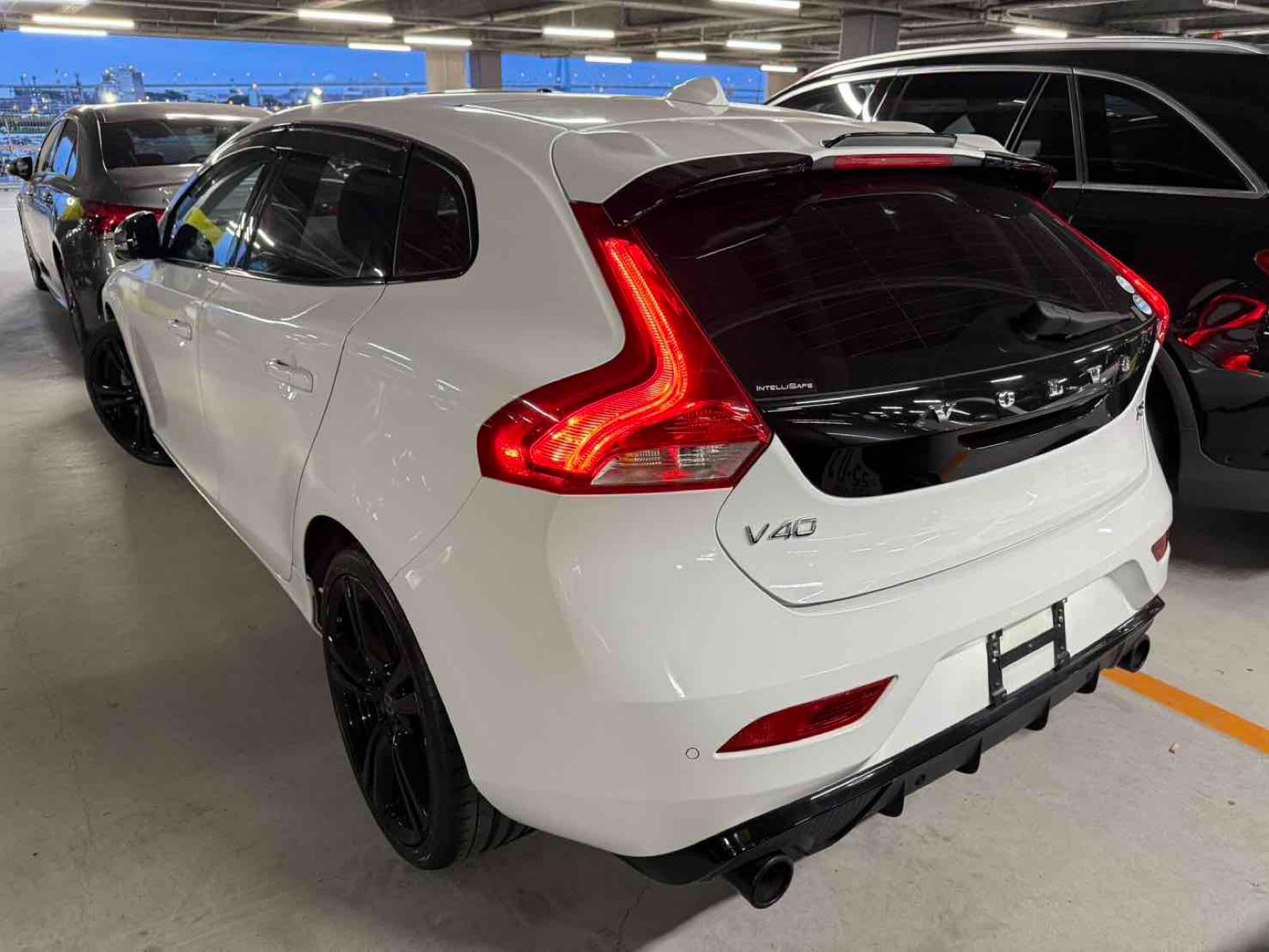 Volvo V40 T5 R-Design Carbon Edition