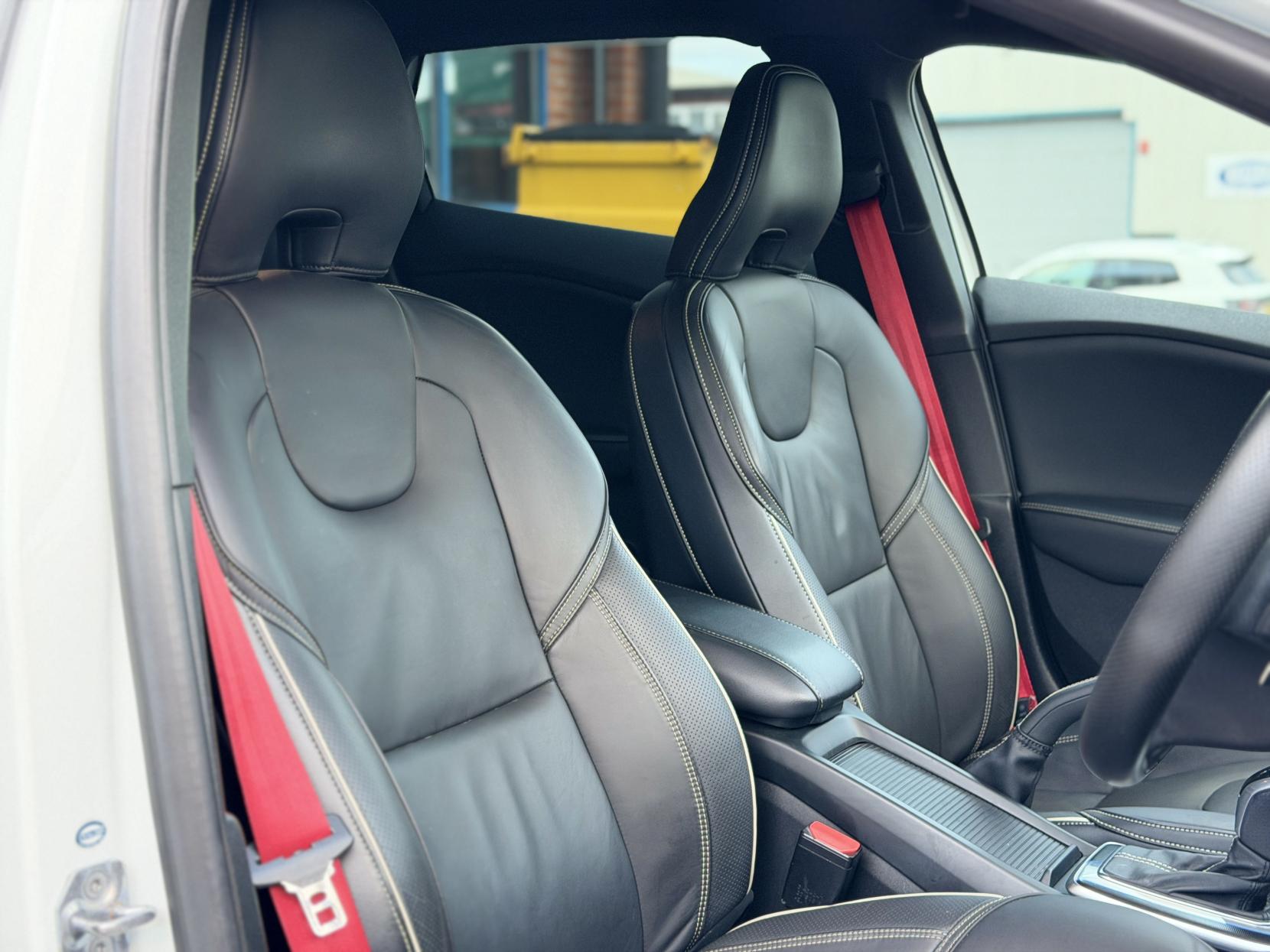 Volvo V40 T5 R-Design Carbon Edition